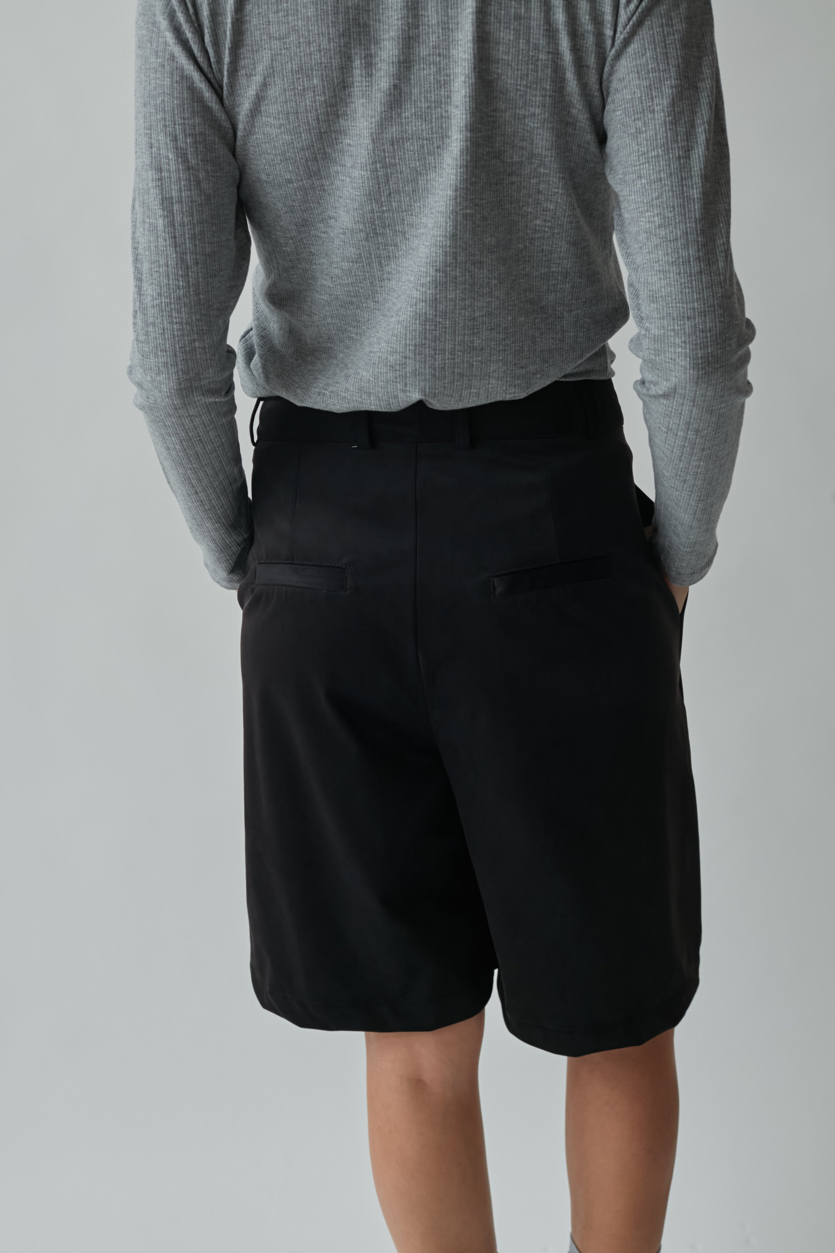 Suede bermuda pants black