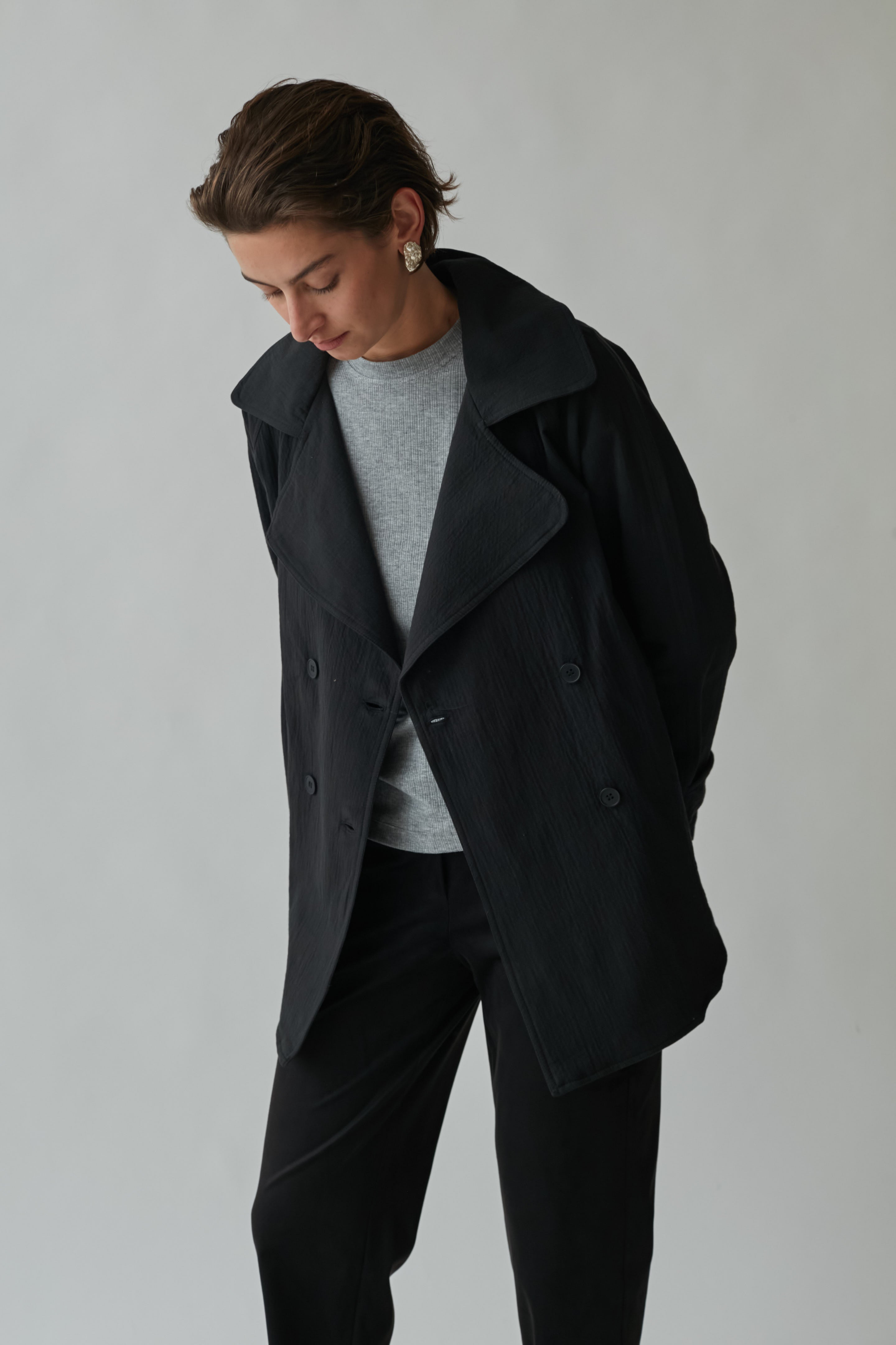 Short wind trench black