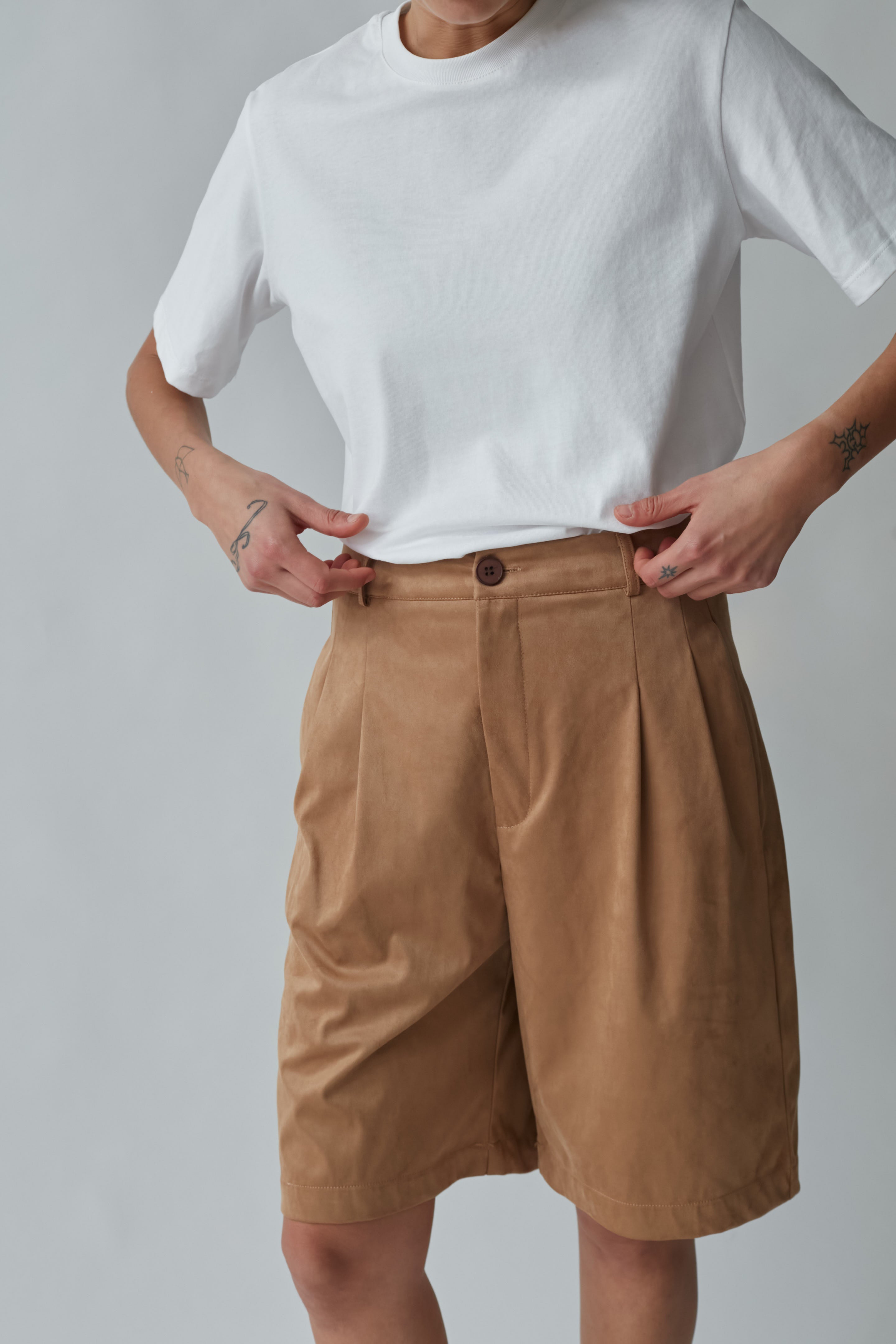 Suede bermuda pants camel