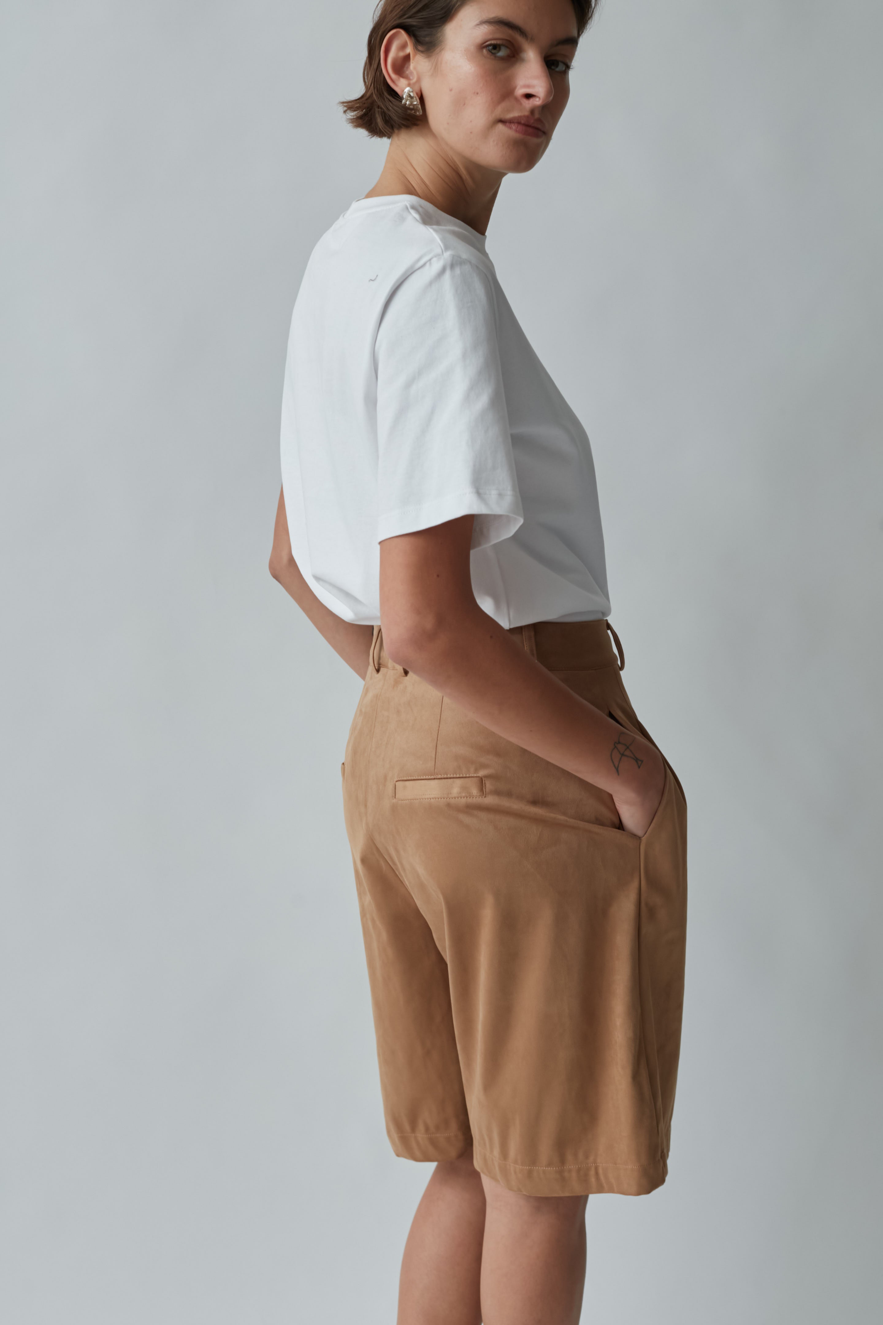 Suede bermuda pants camel