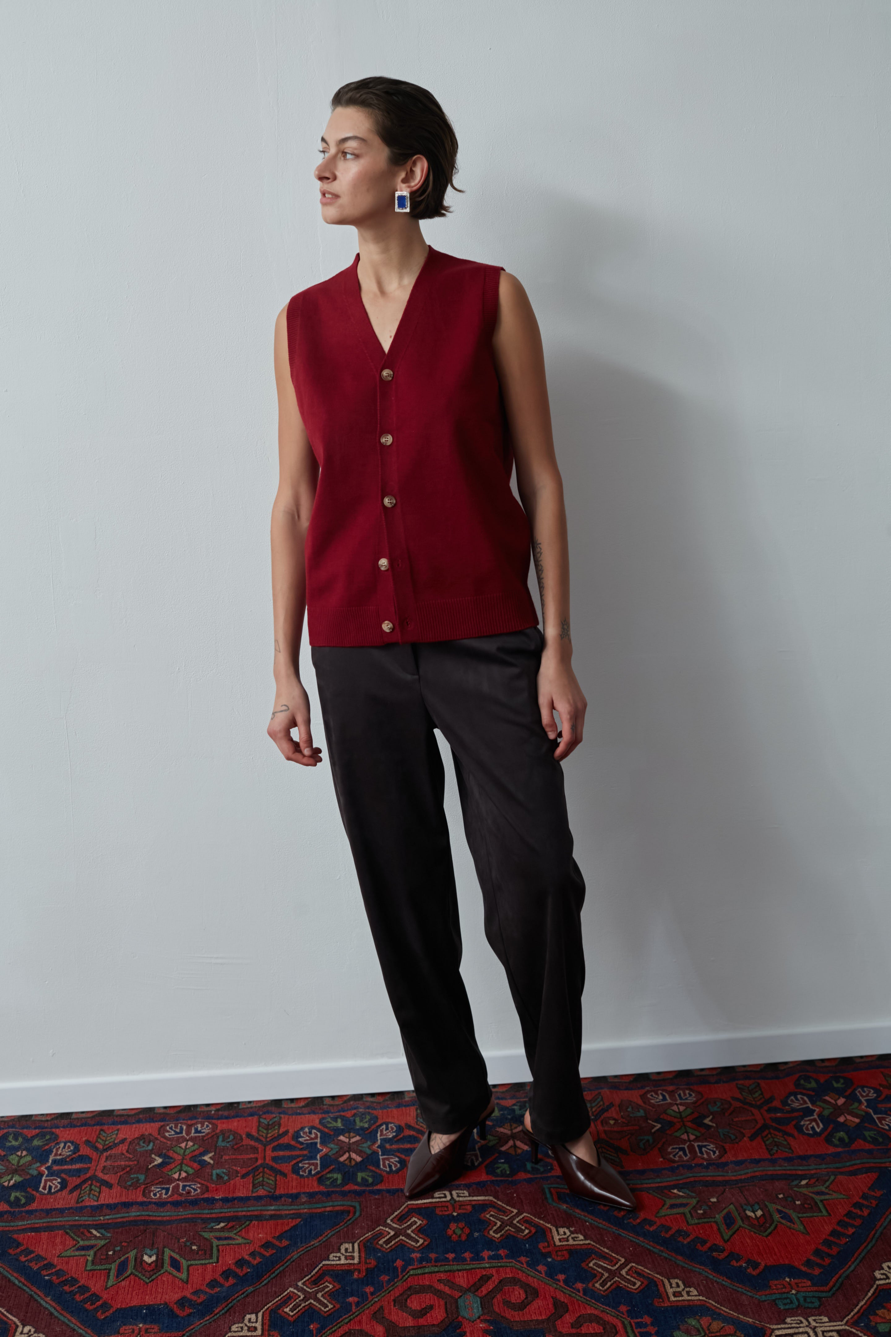 Knitted vest cherry