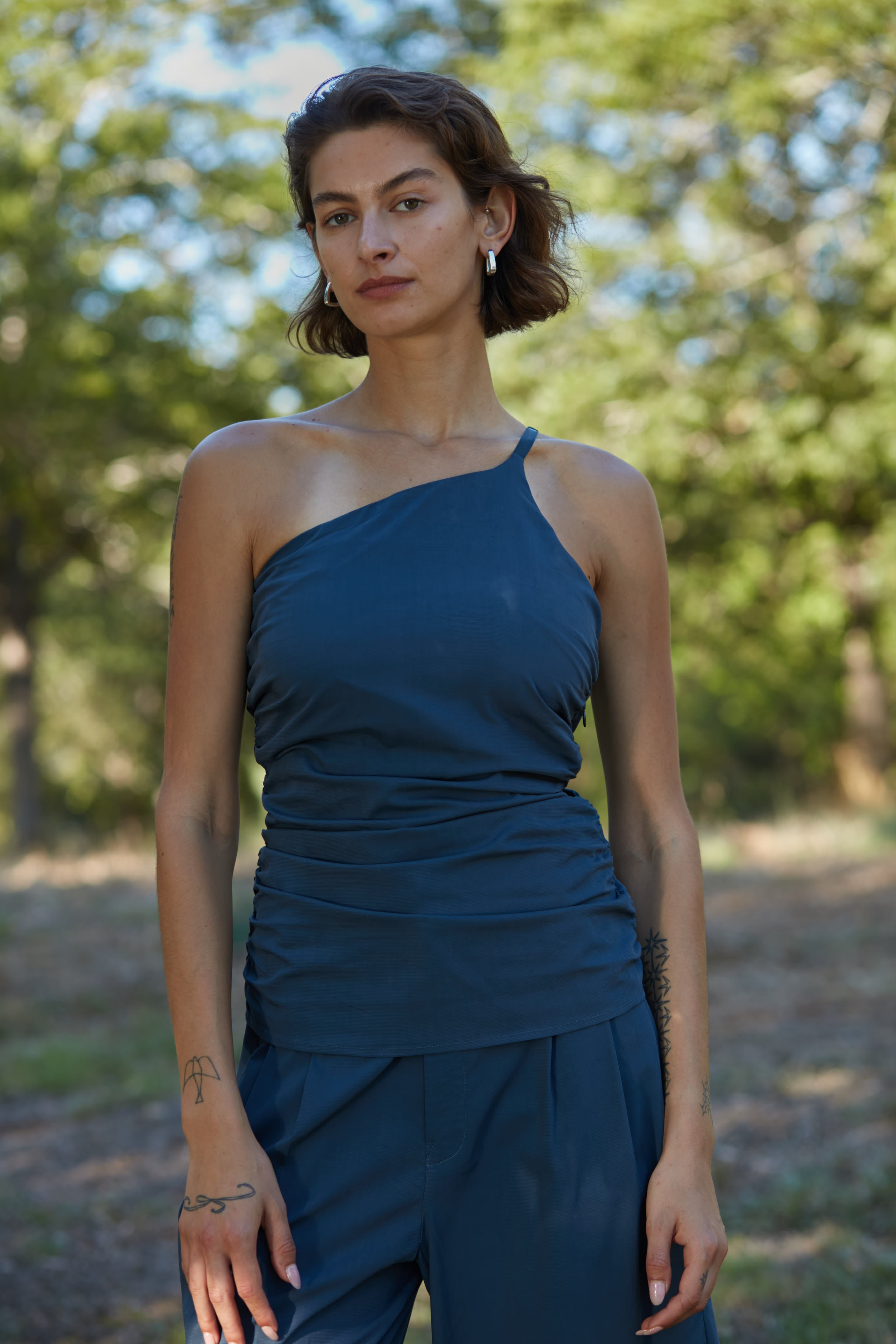 B ONE shoulder space blue