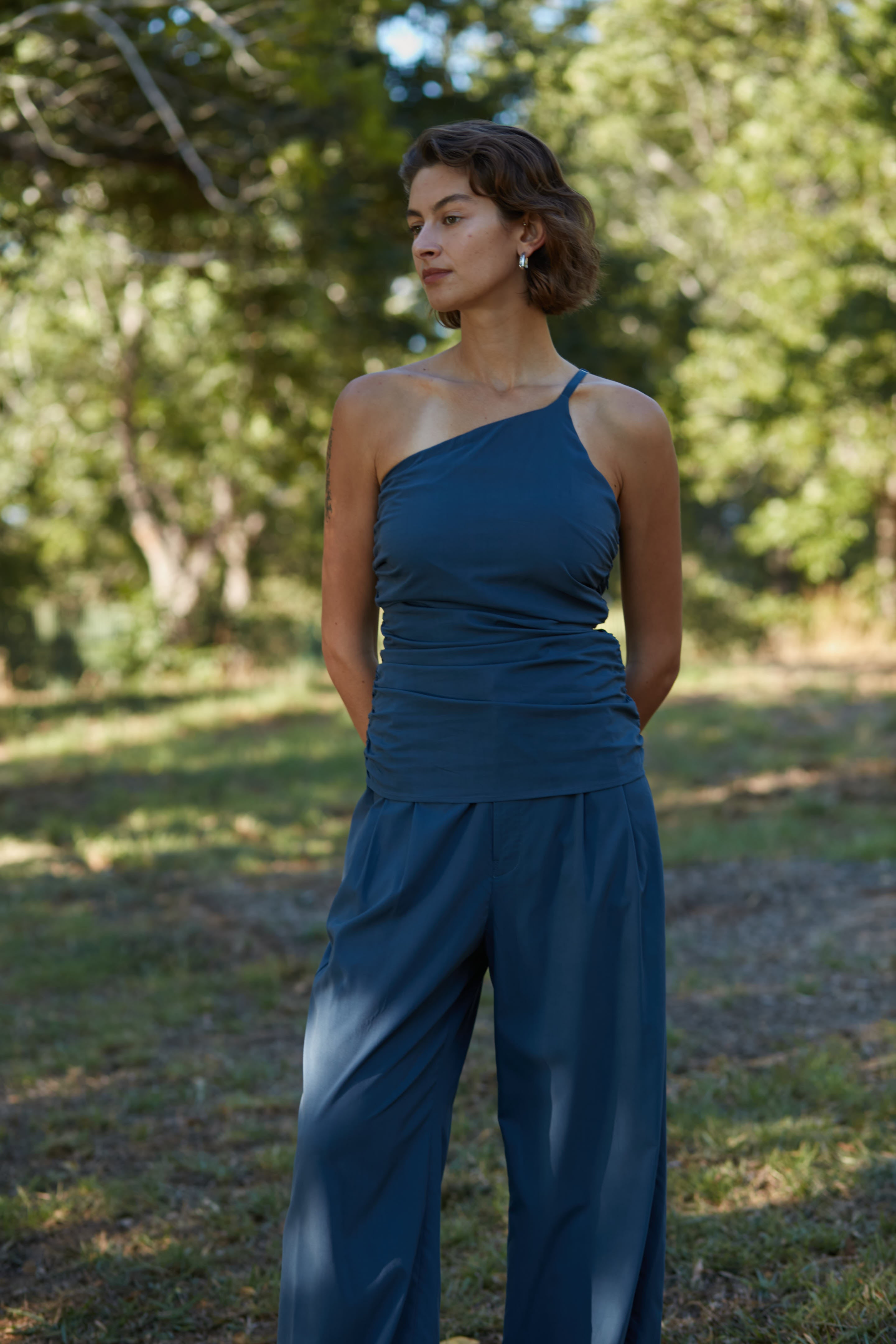 B ONE shoulder space blue