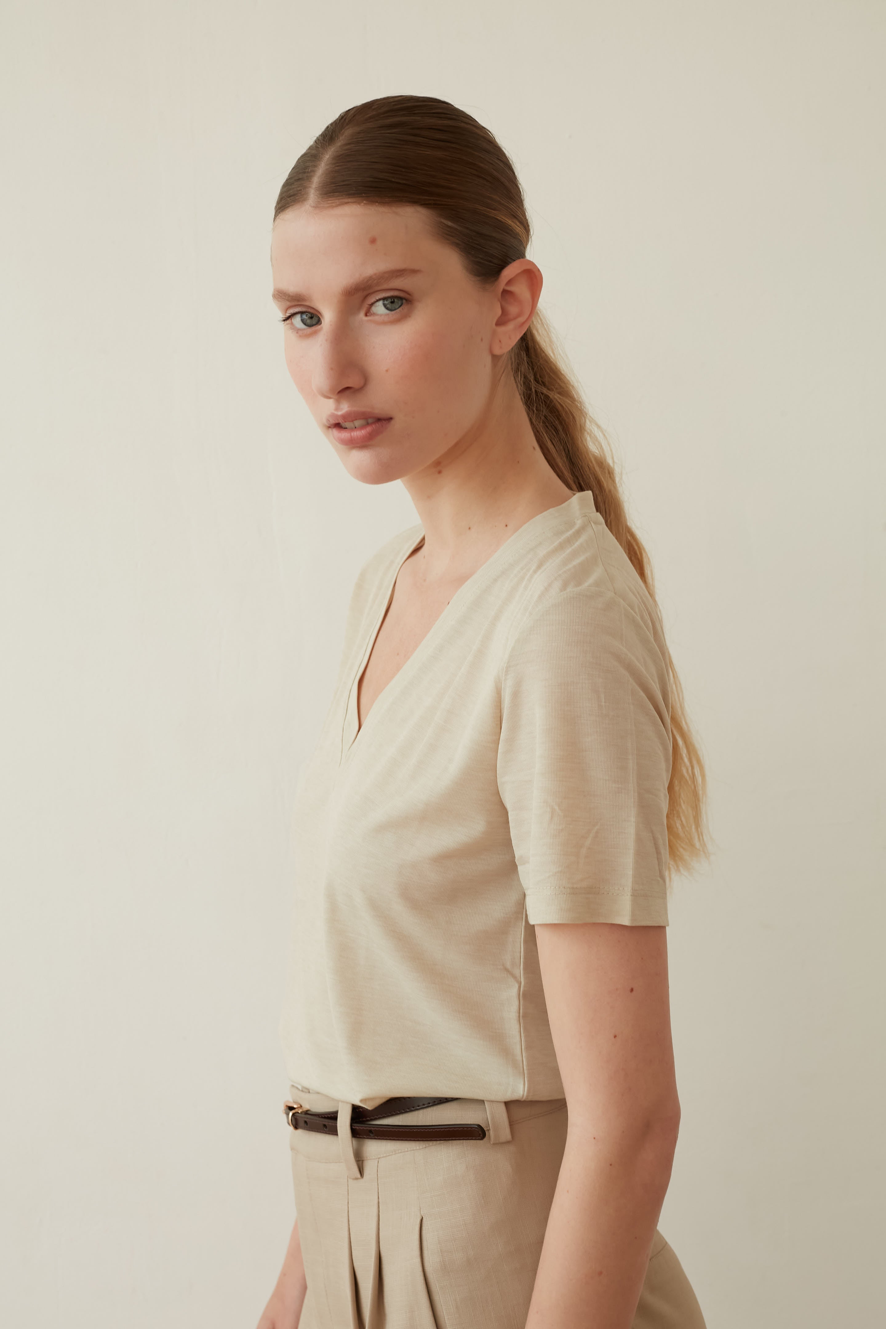Sunny v top beige