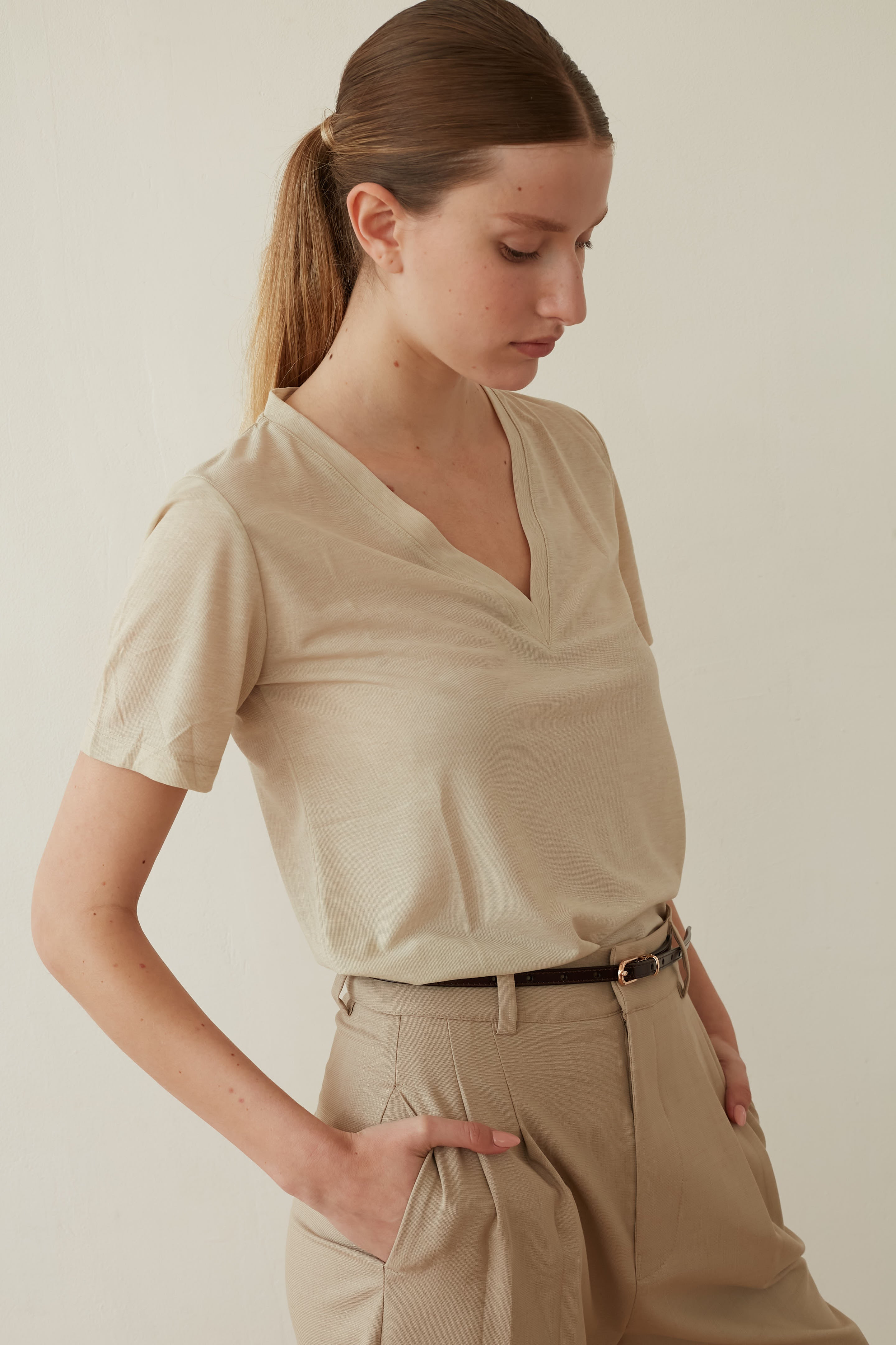 Sunny v top beige