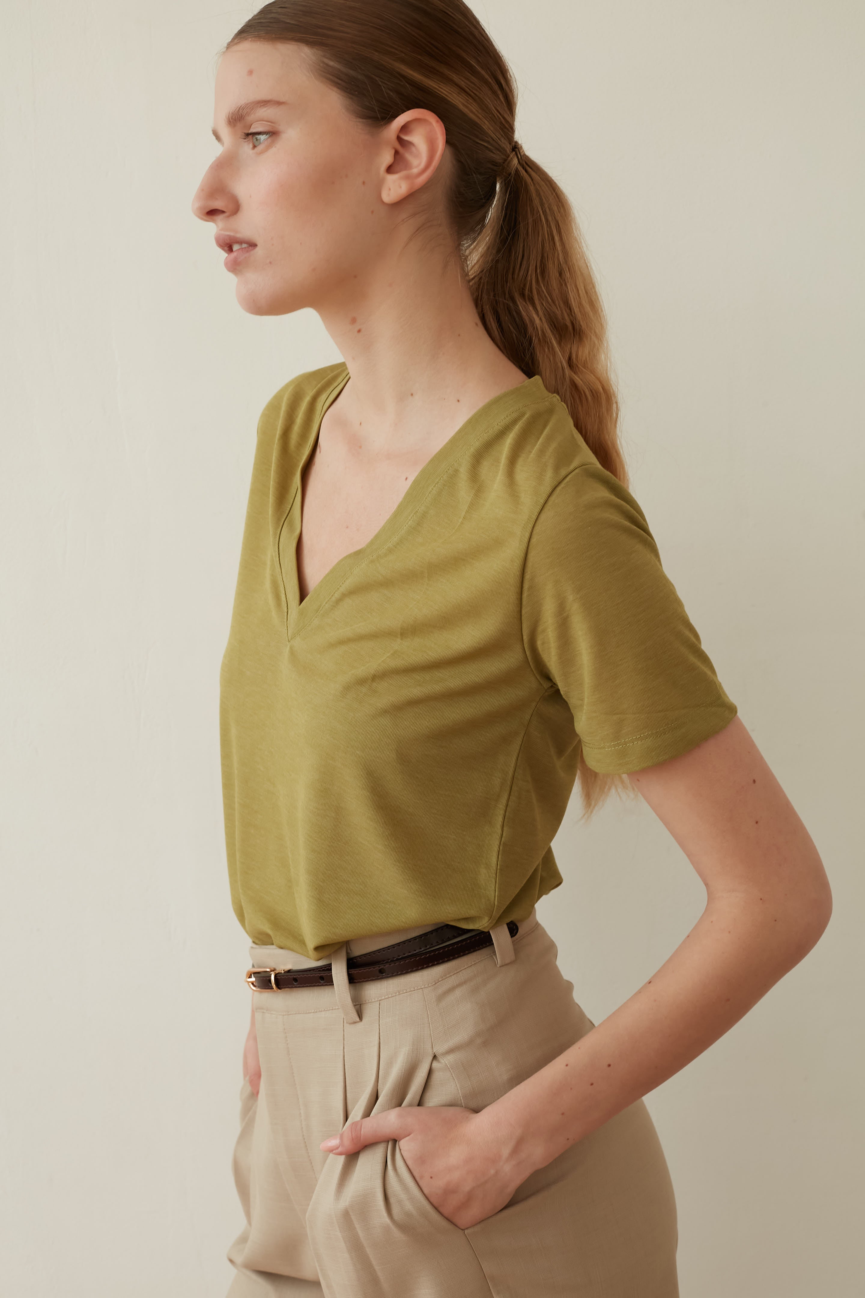 Sunny v top green