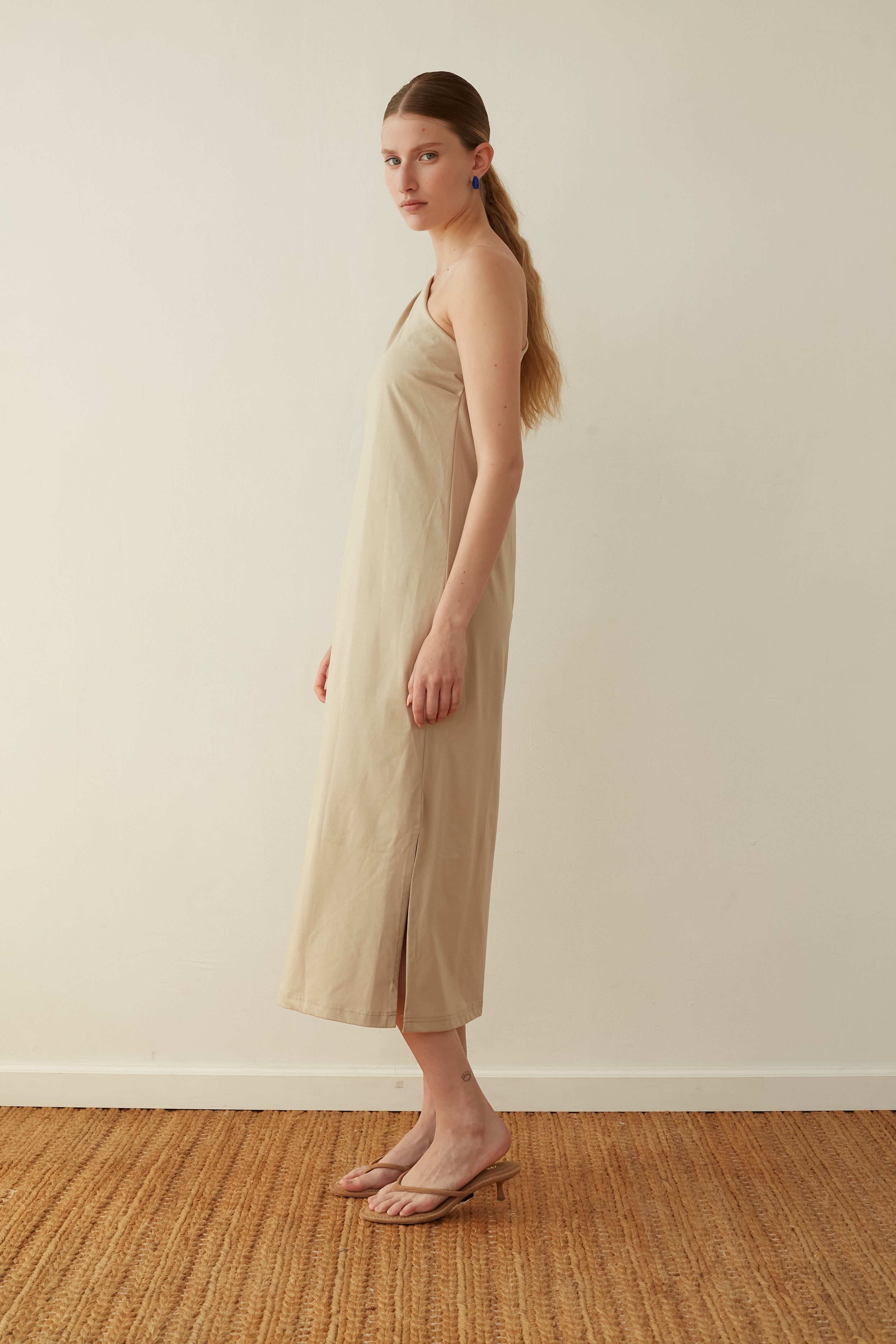 D ONE shoulder sand