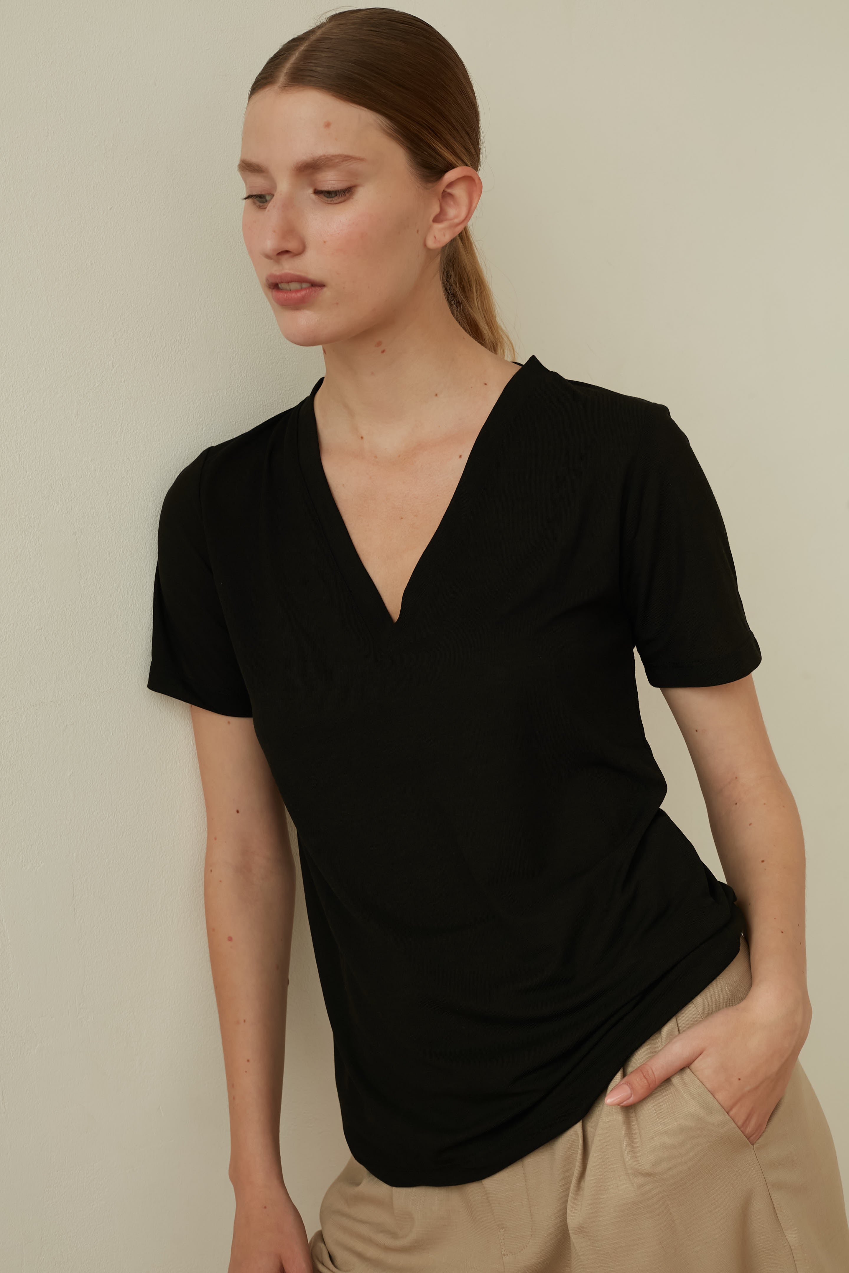 Sunny v top black