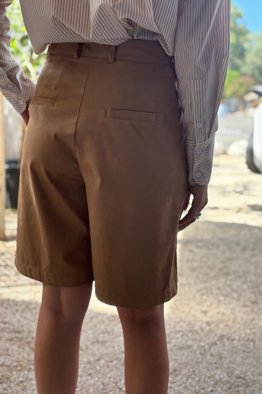 Suede bermuda pants camel