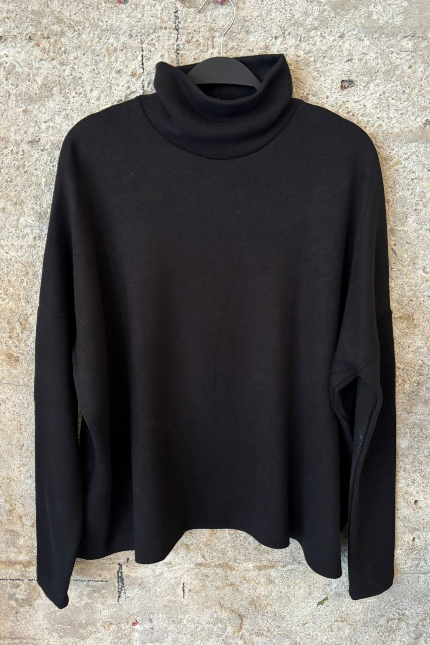 Cozy turtleneck top black