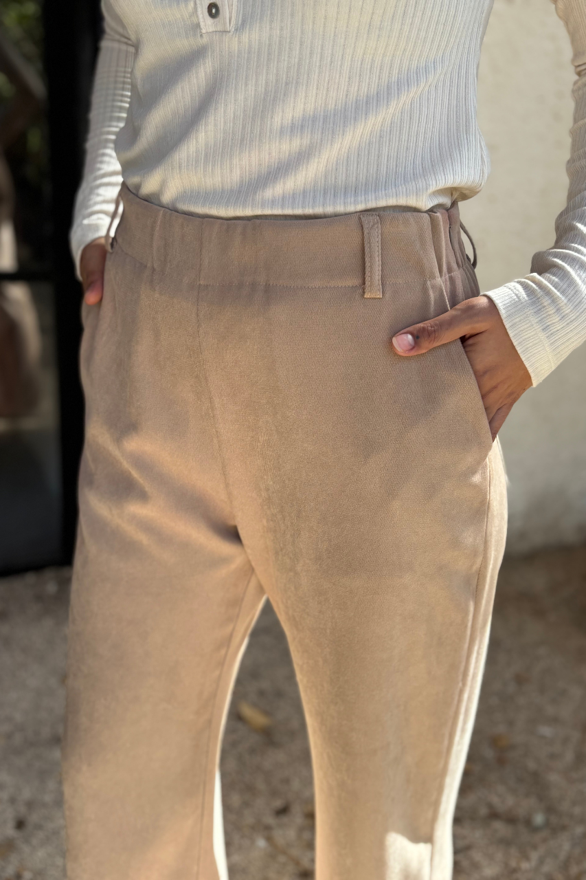 ain pants camel