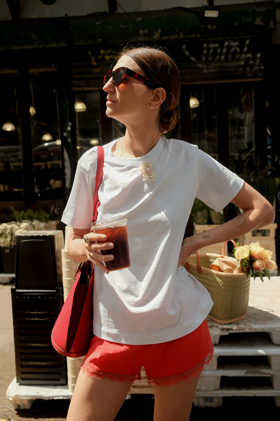 light Basic T white