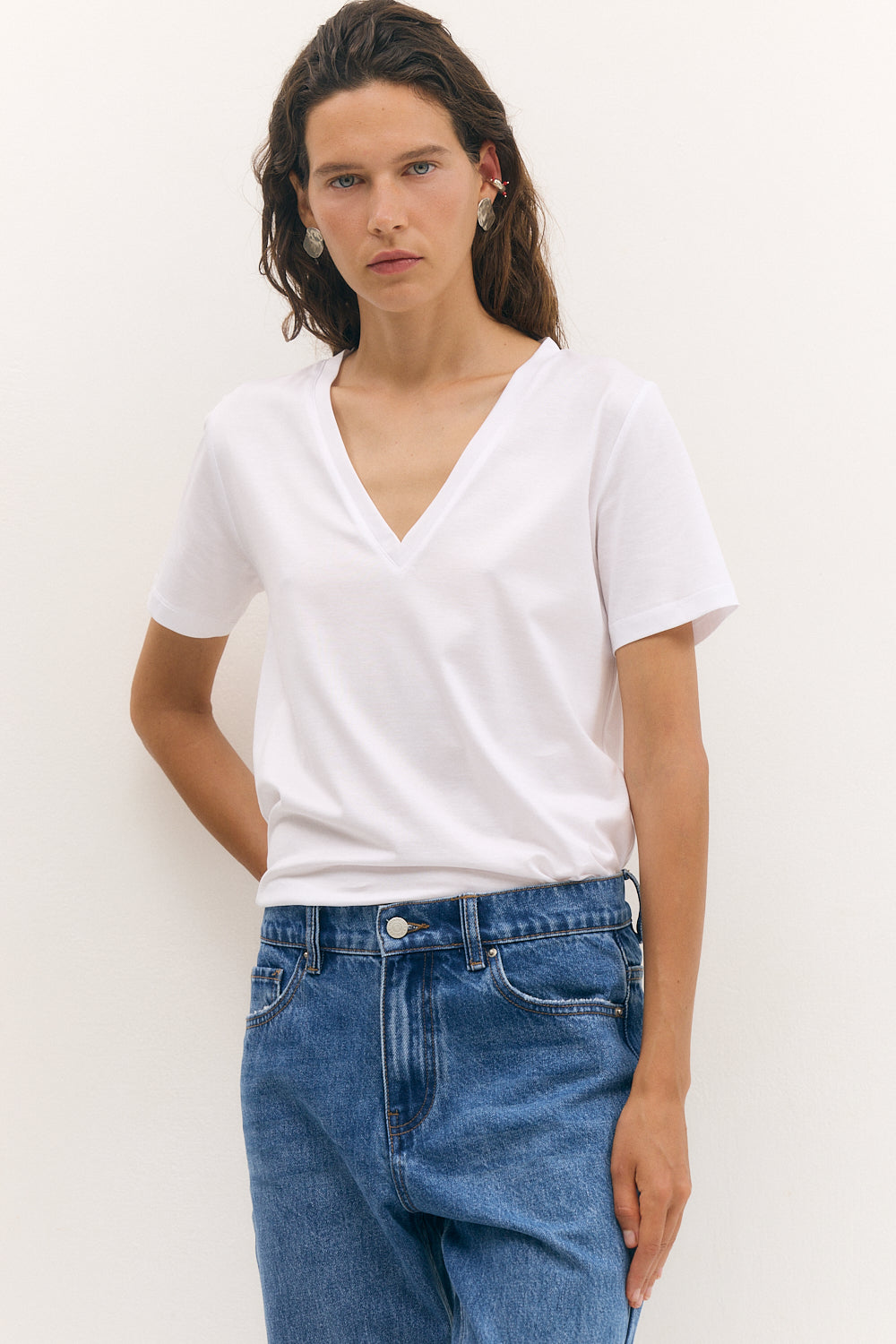Sunny v top white
