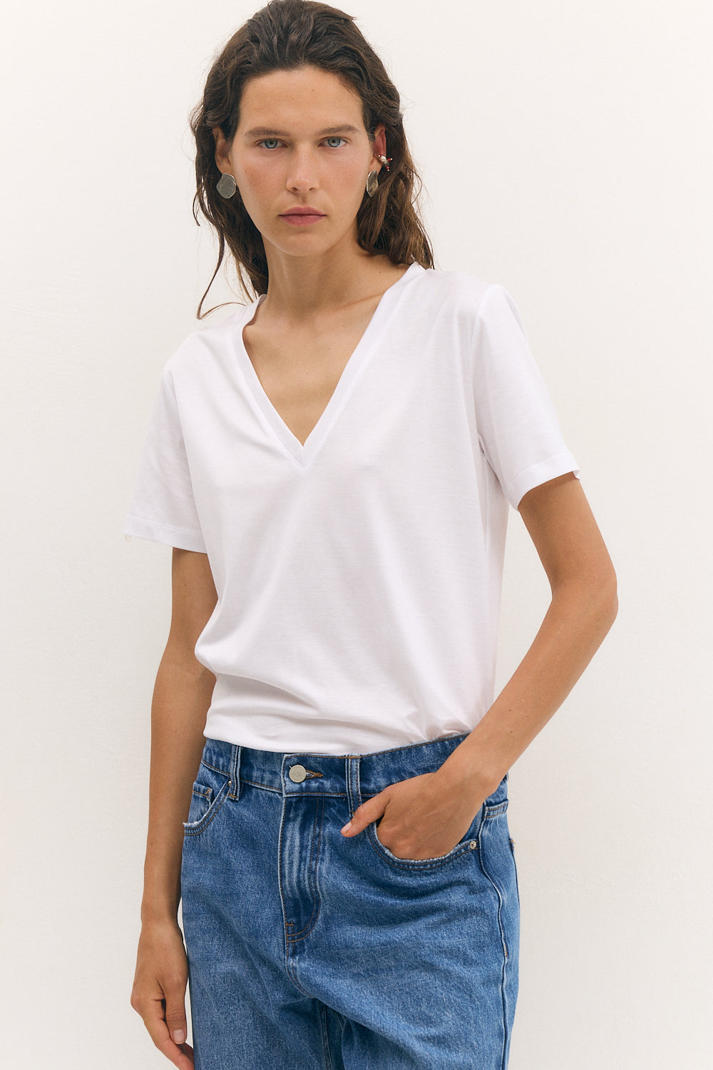 Sunny v top white