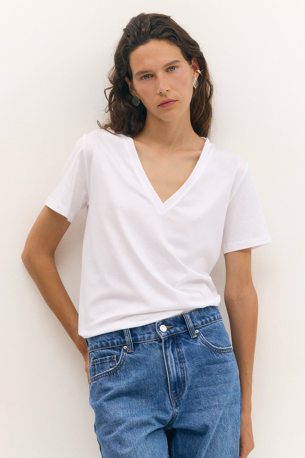 Sunny v top white