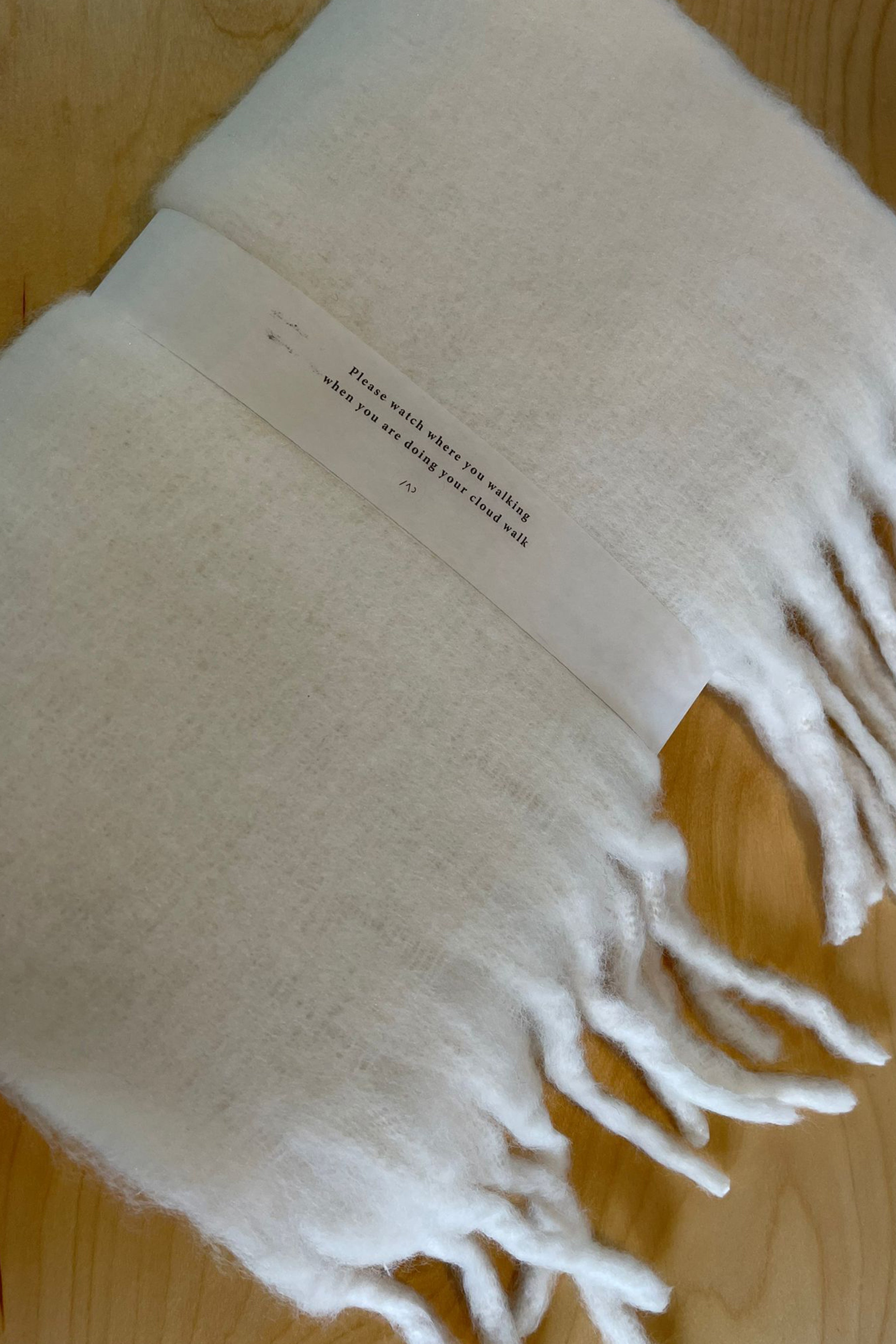 Cozy cashmere scarf white