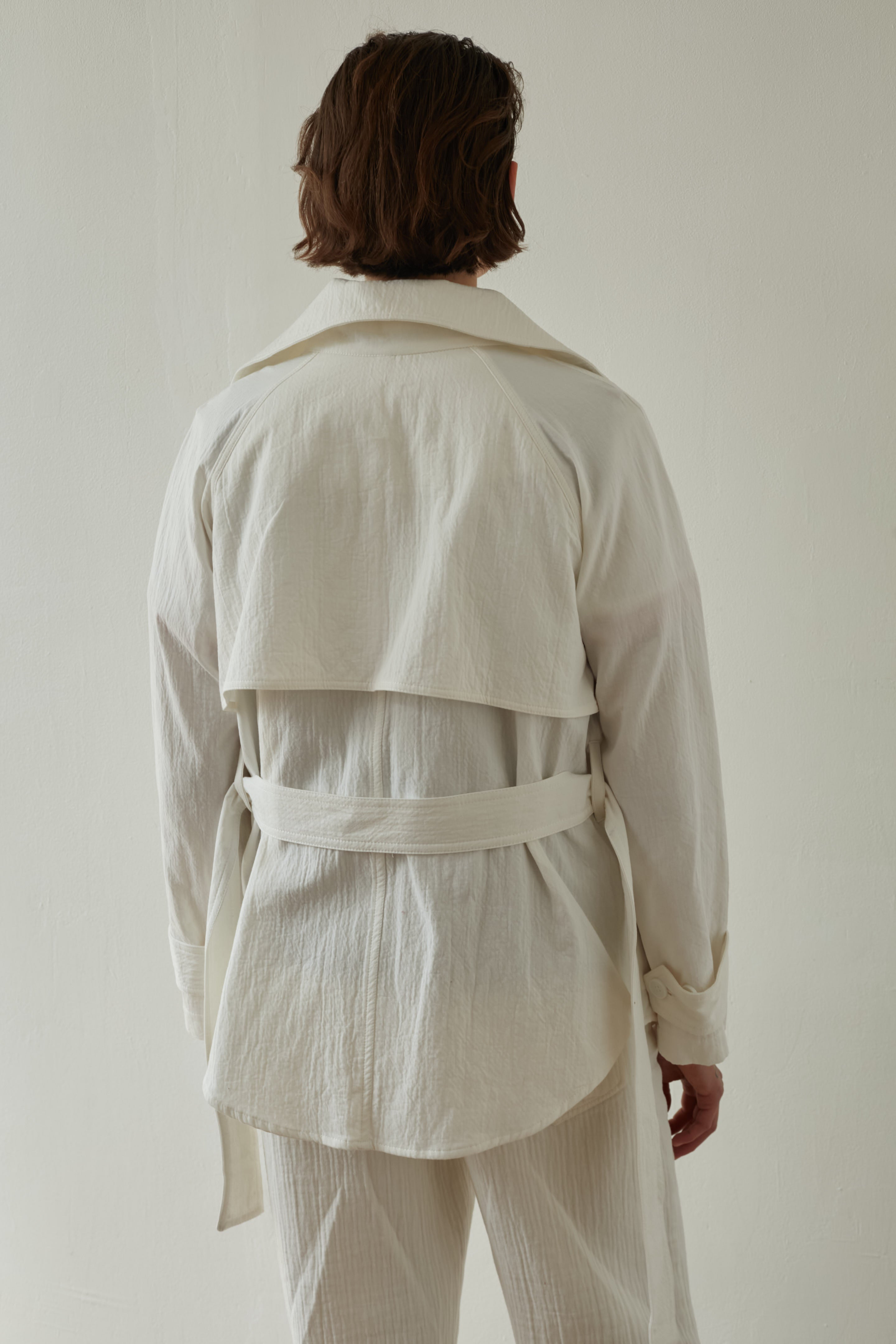 Short wind trench white