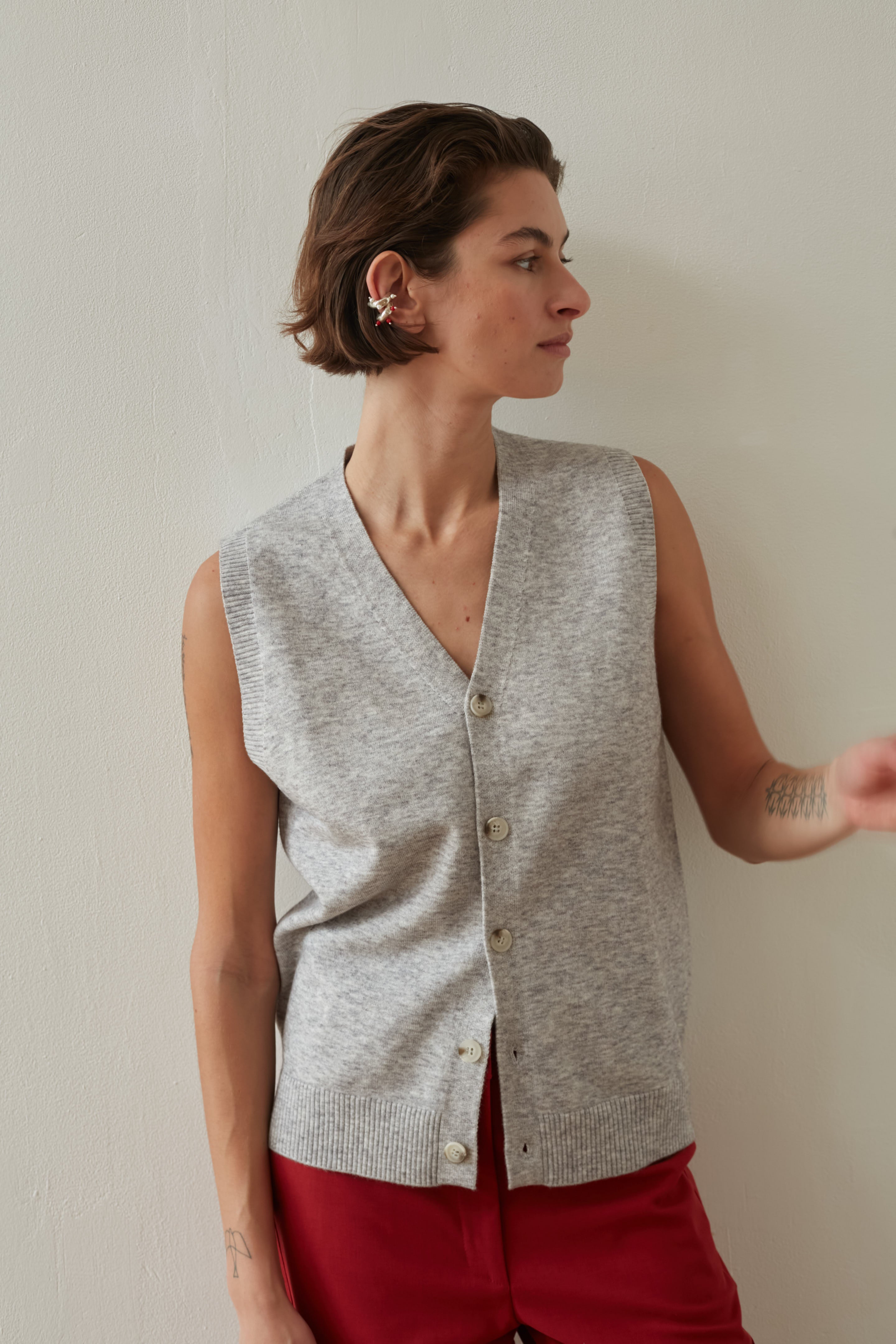 Knitted vest gray