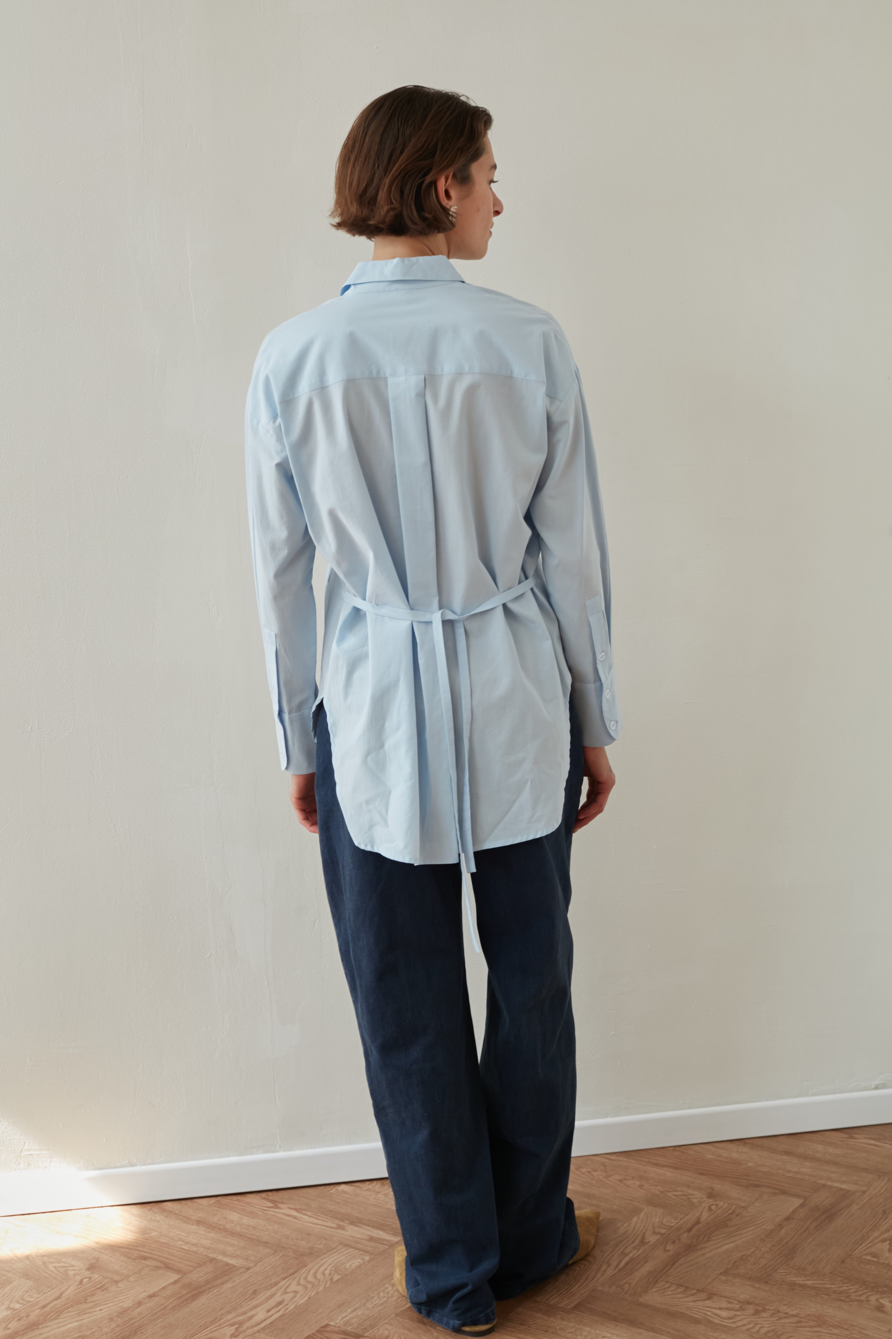 Moon tying top light blue