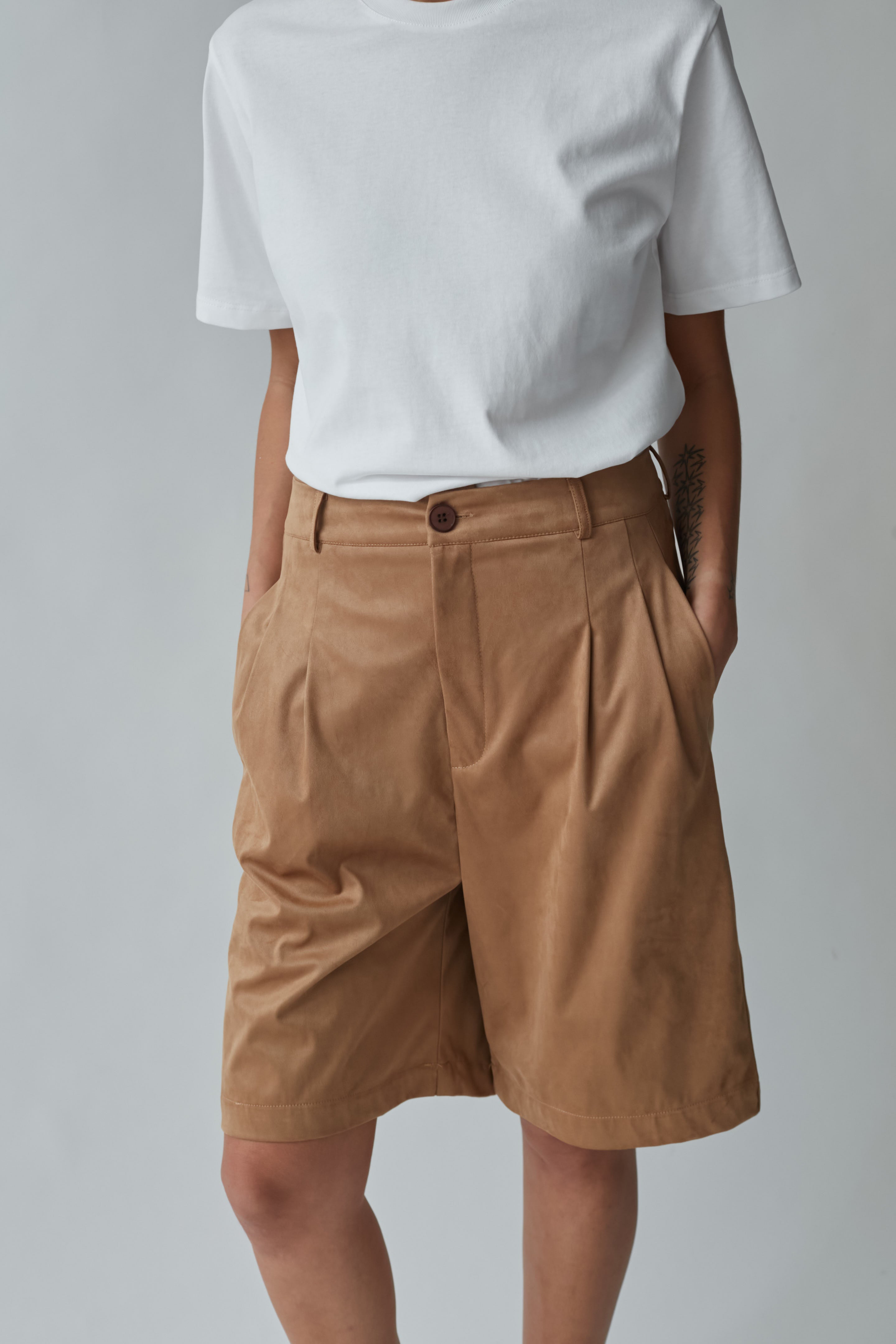 Suede bermuda pants camel