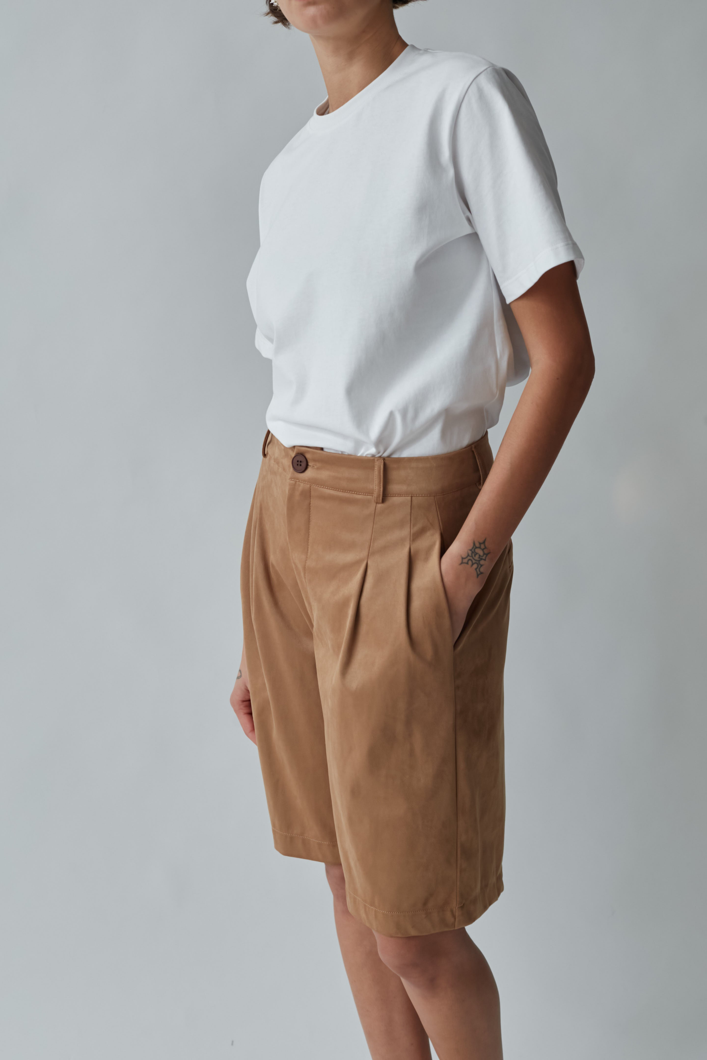 Suede bermuda pants camel