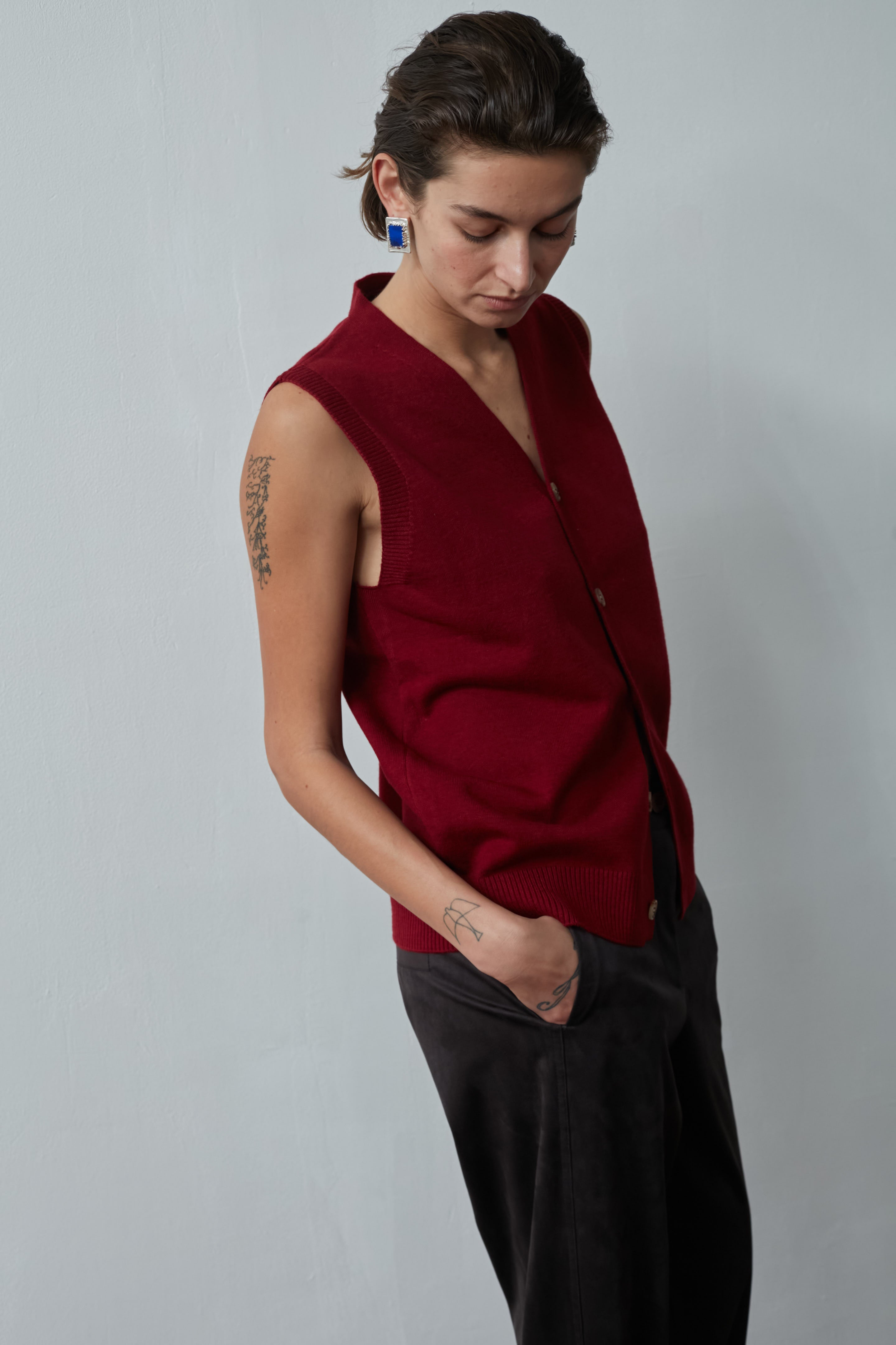 Knitted vest cherry