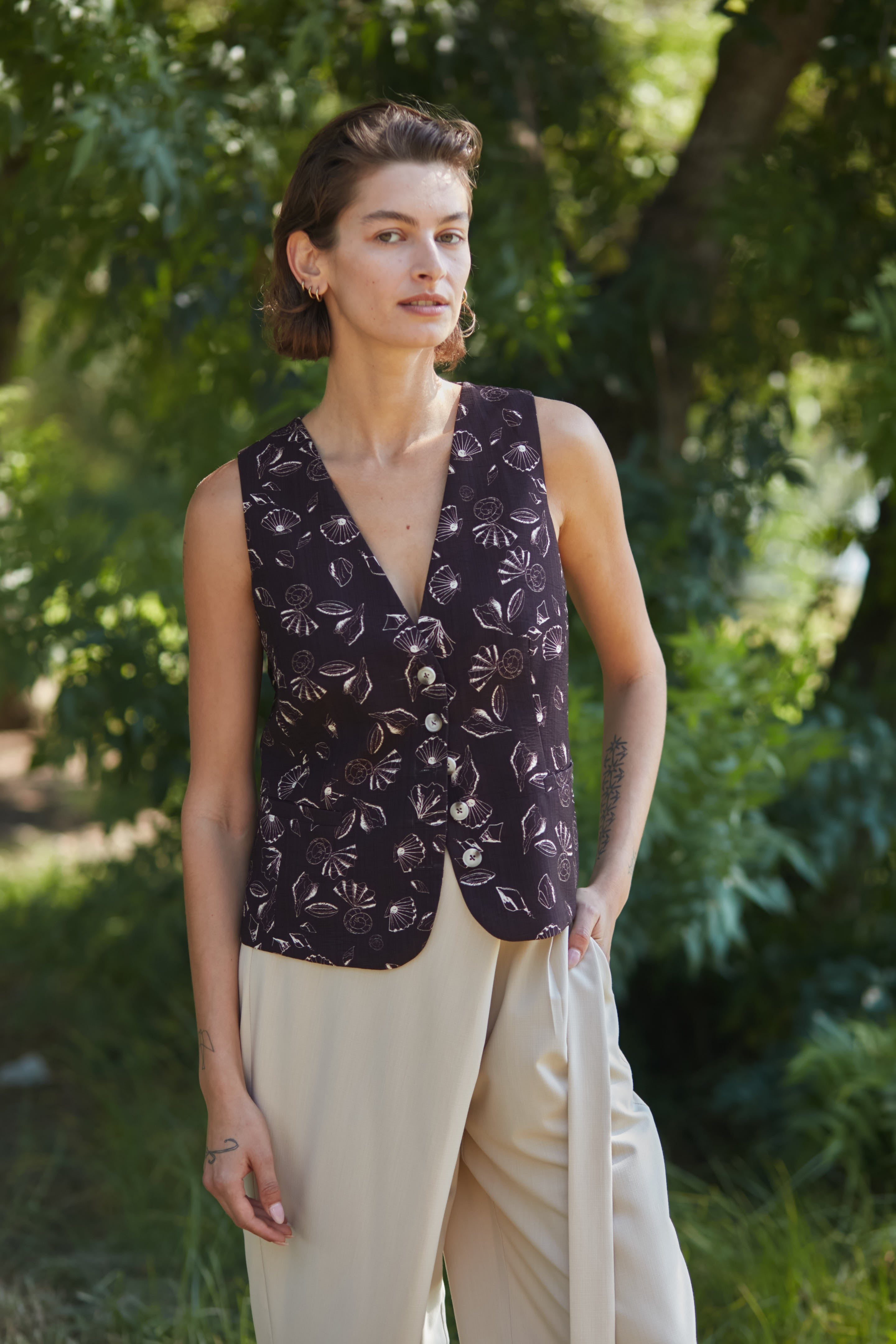 Bruno shells vest brown
