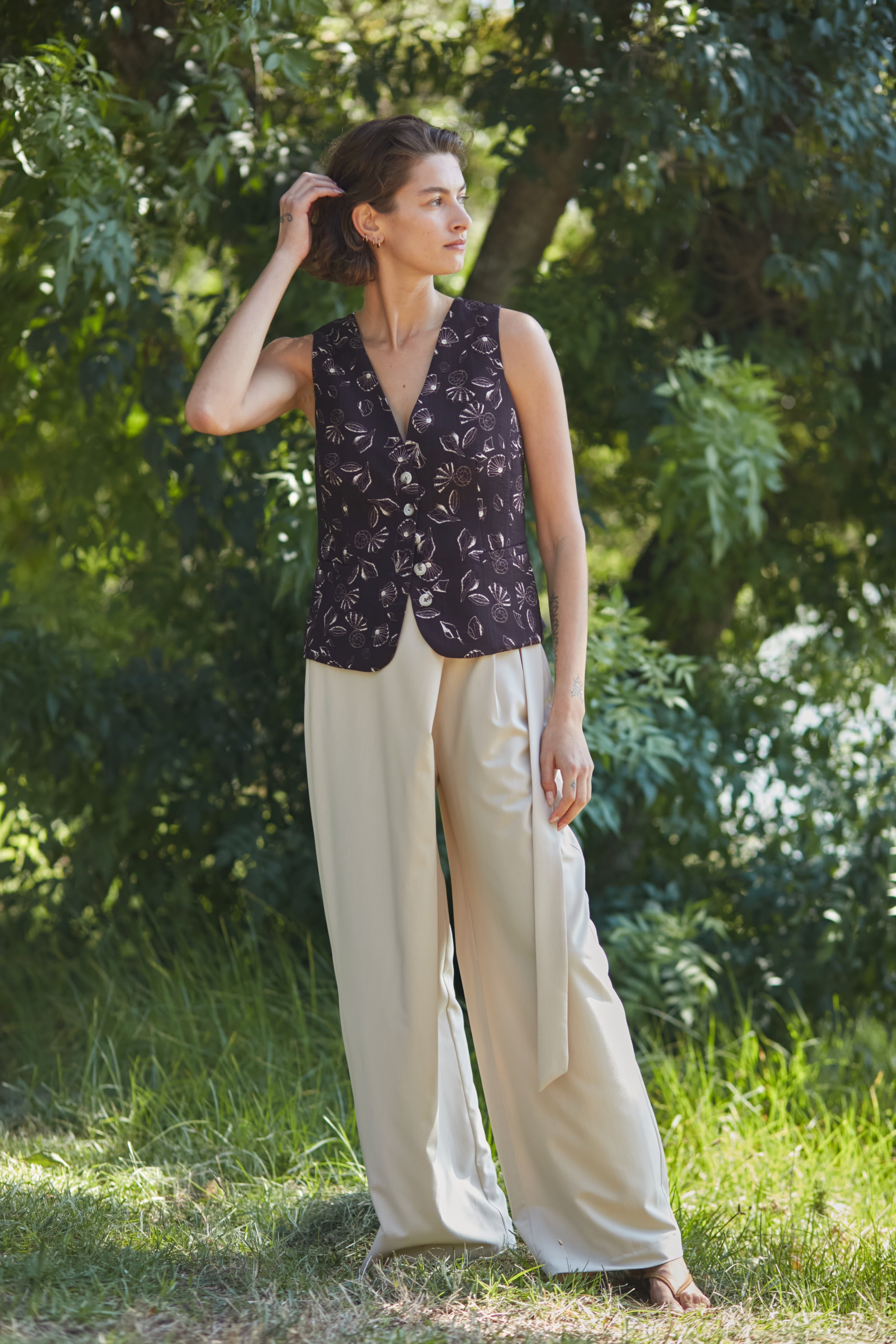 Bruno shells vest brown