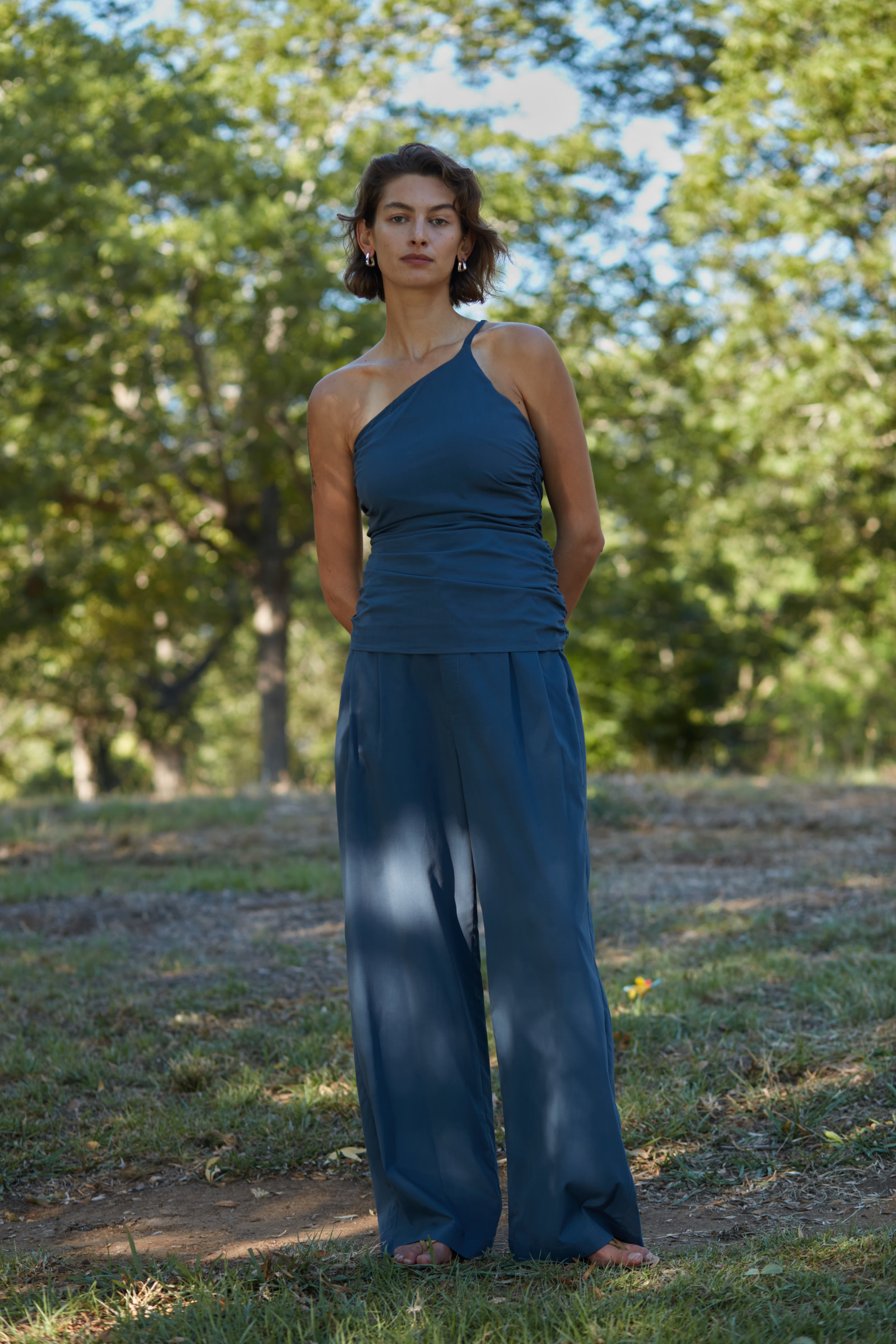B ONE shoulder space blue