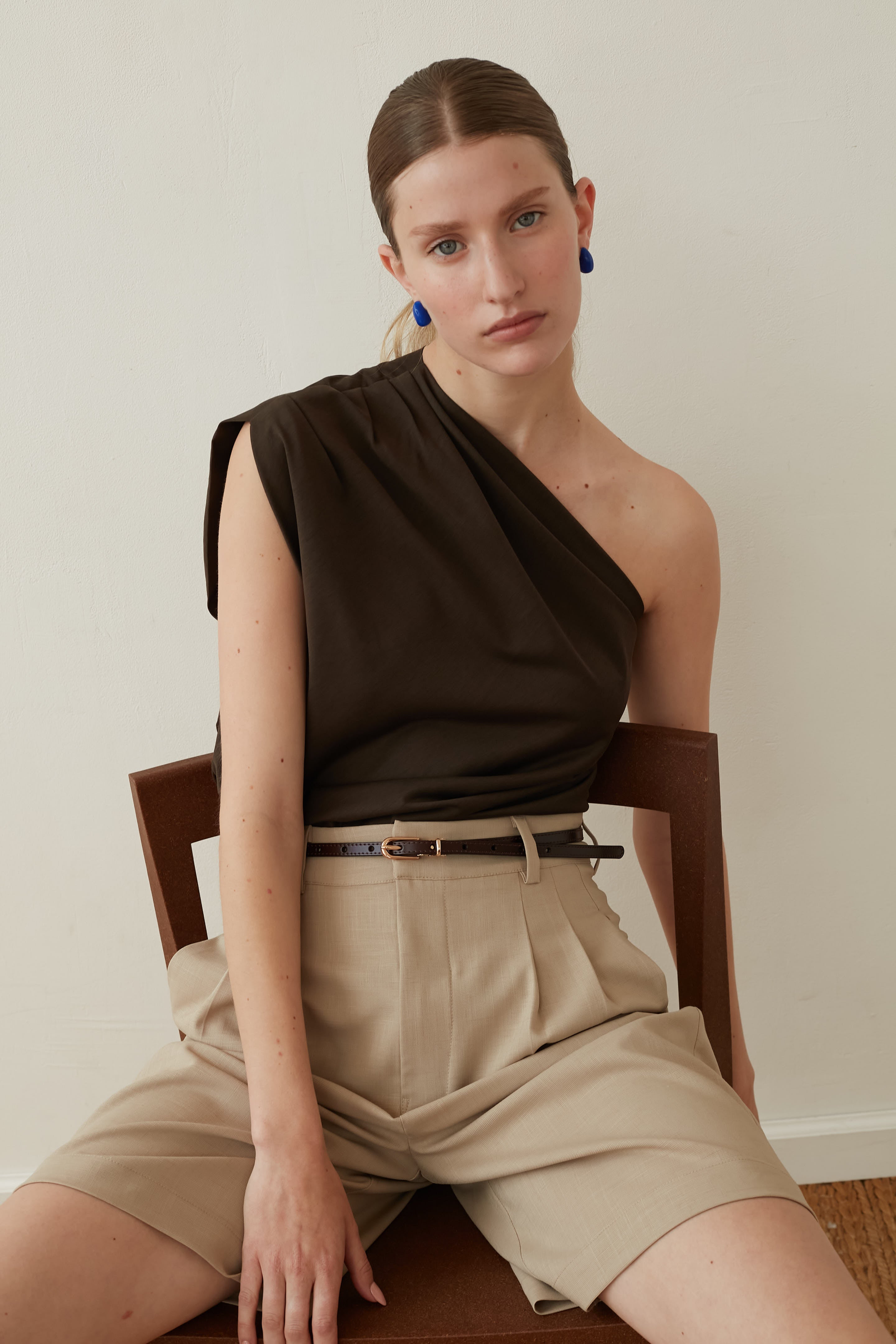 T ONE shoulder chocolate