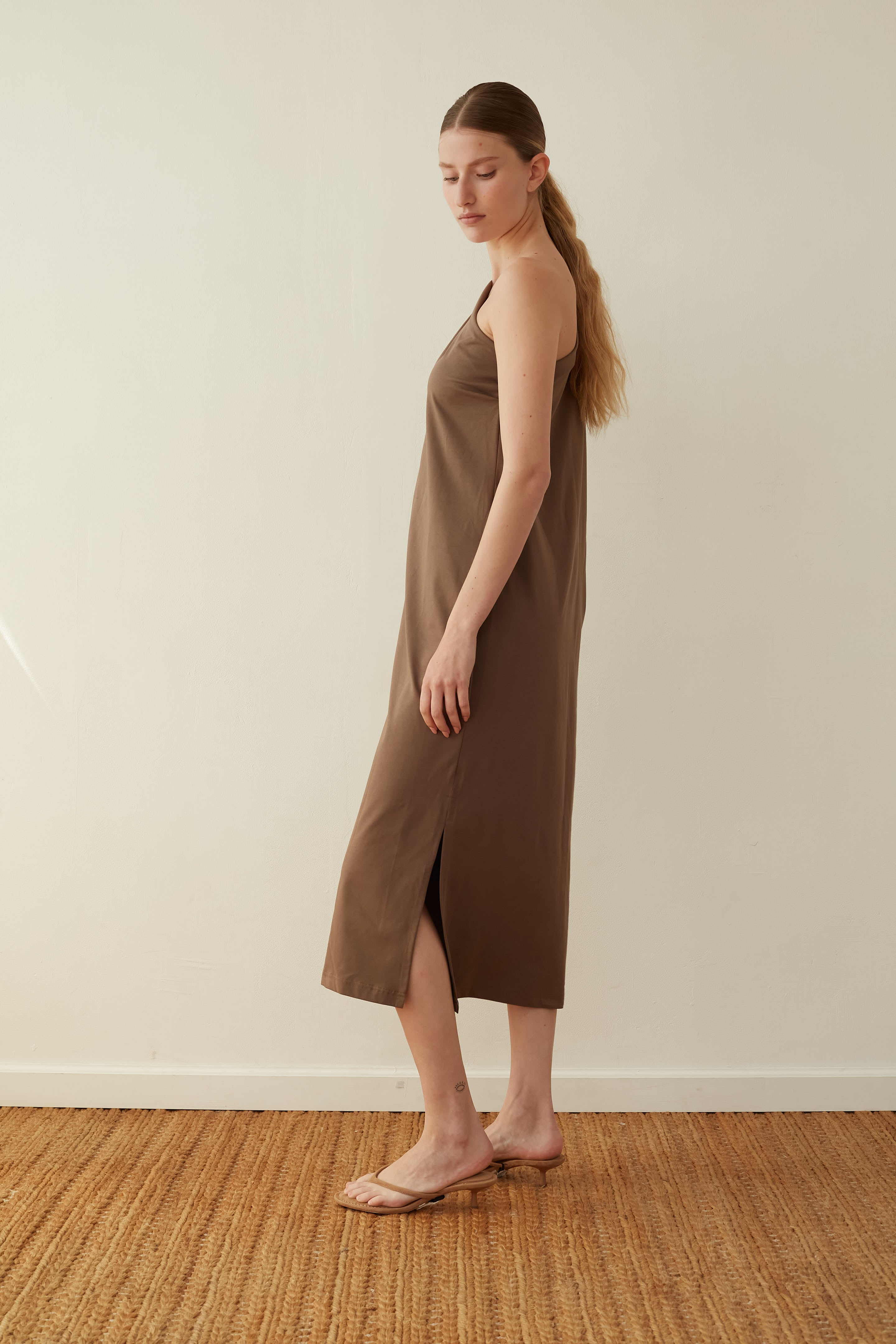 D ONE shoulder coffee