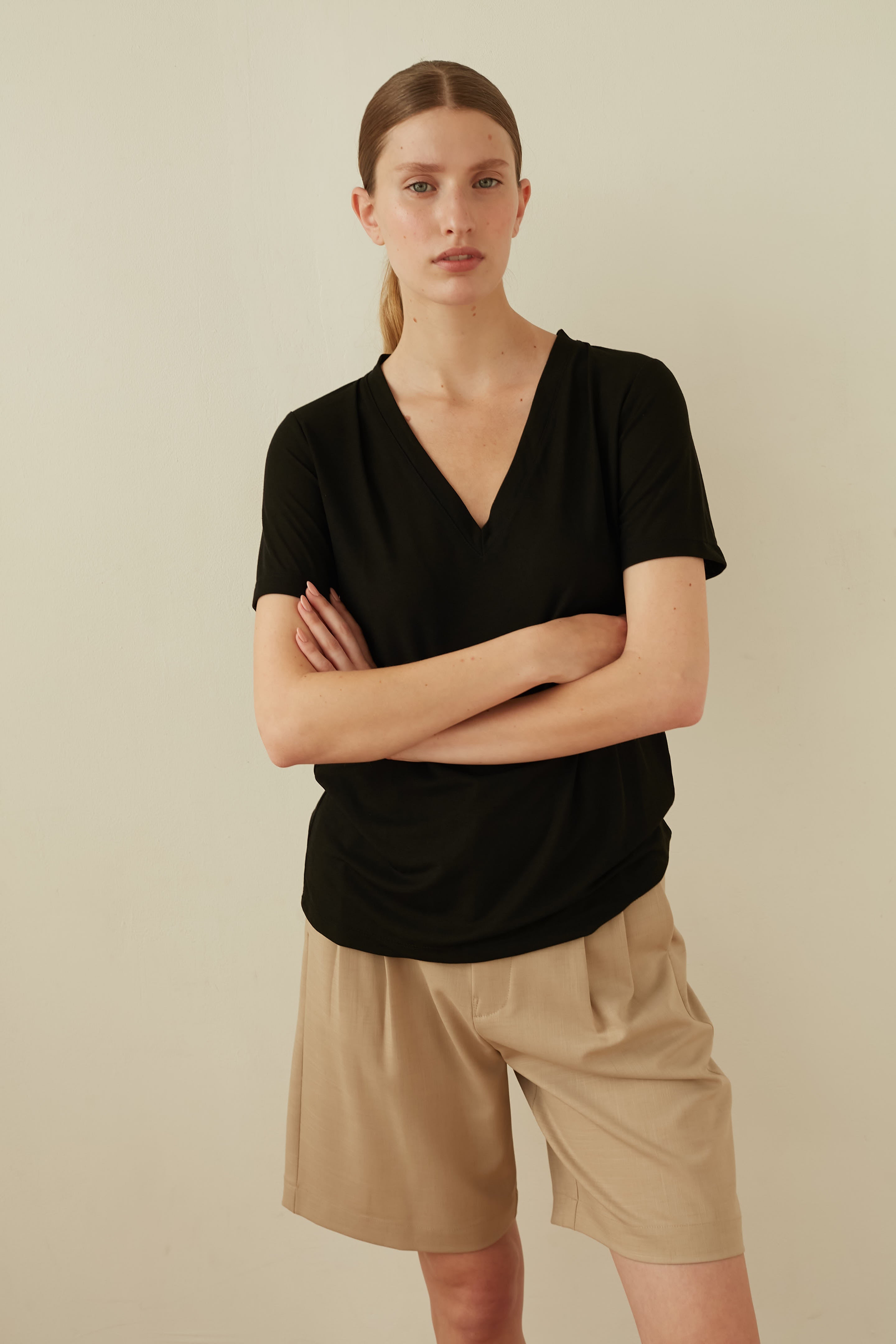 Sunny v top black