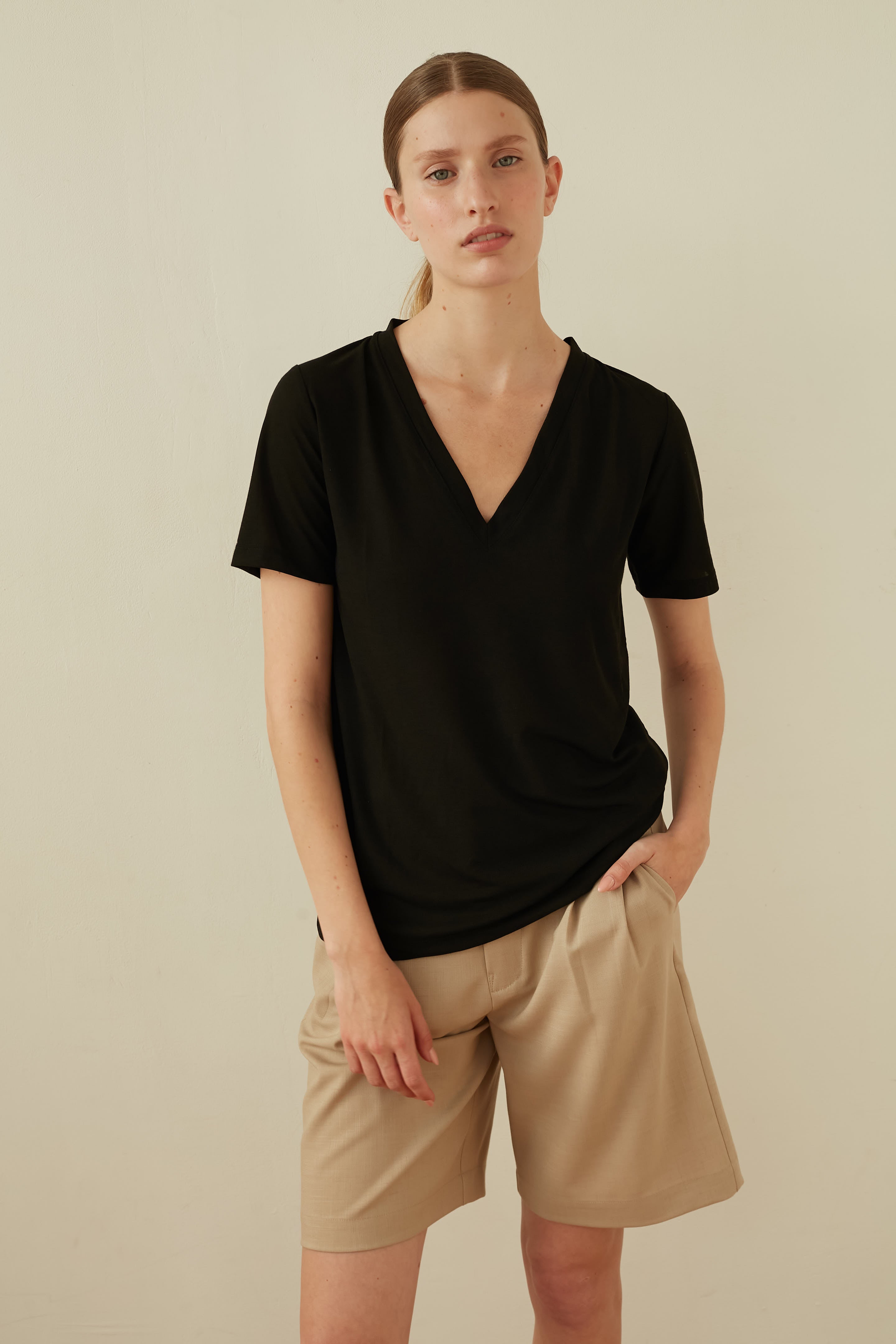 Sunny v top black