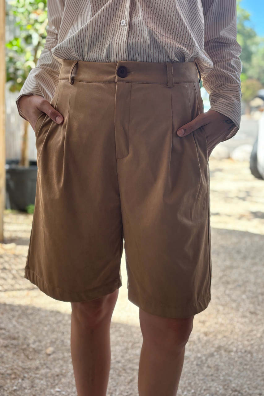 Suede bermuda pants camel