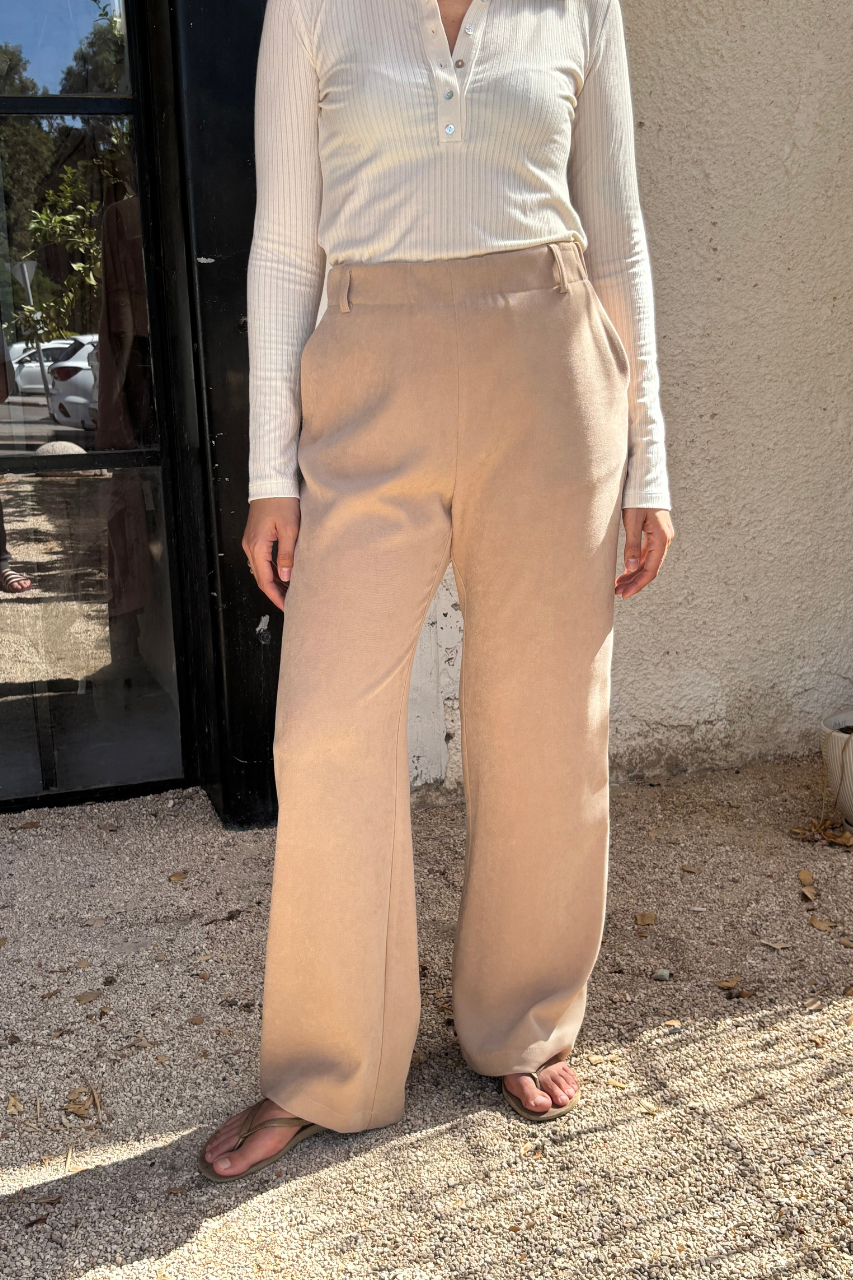 ain pants camel