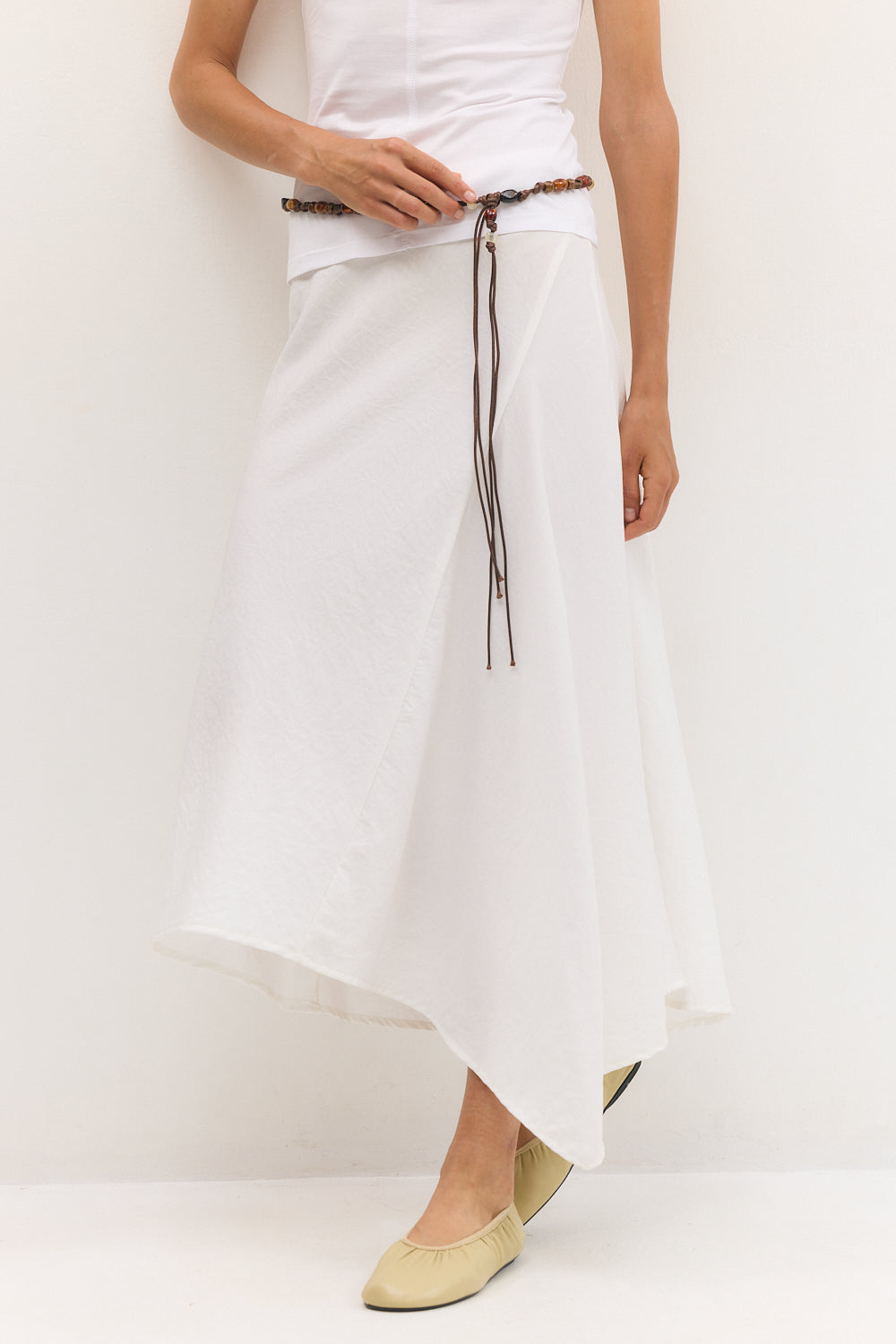 Asymmetric skirt white