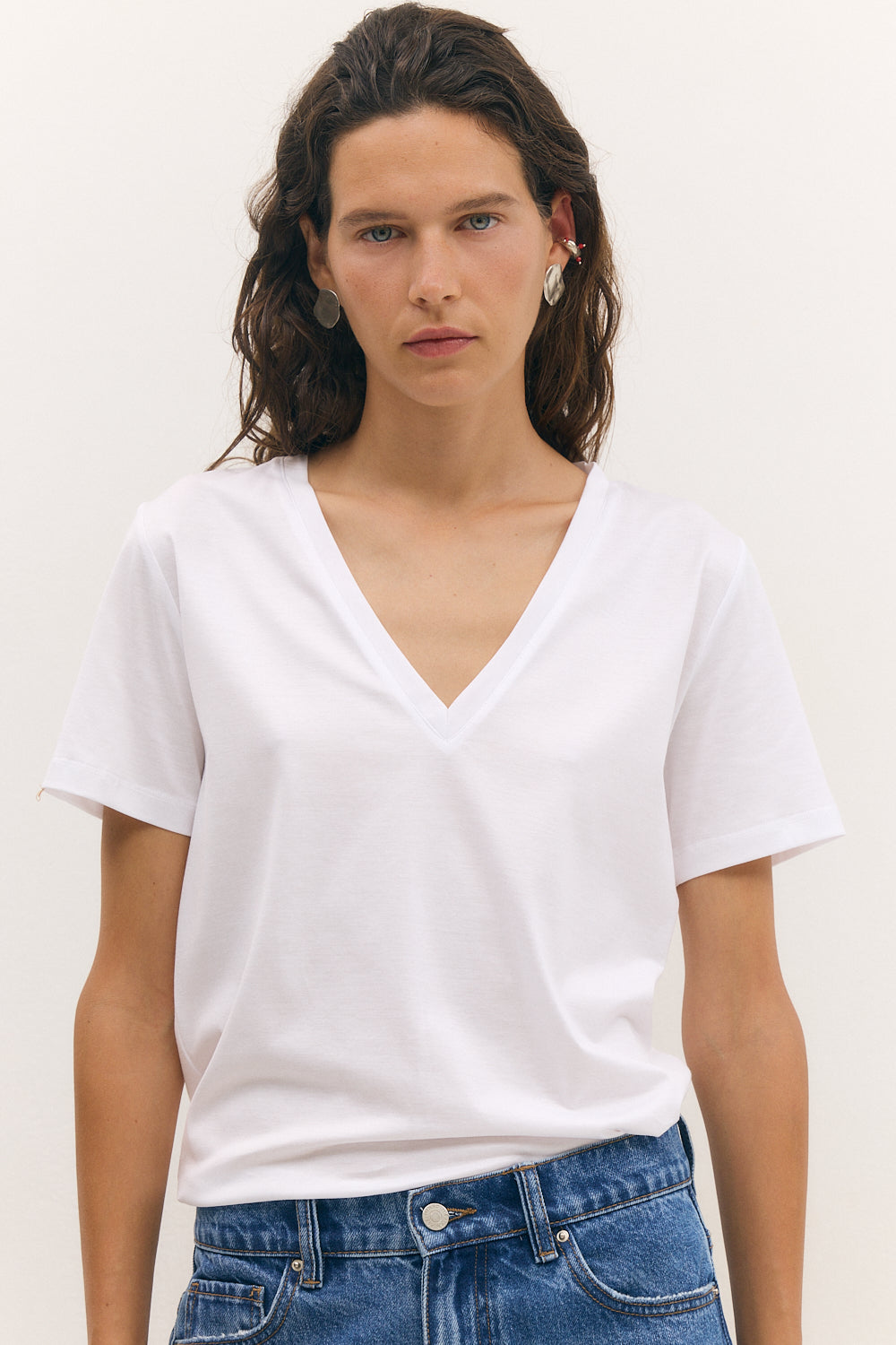 Sunny v top white
