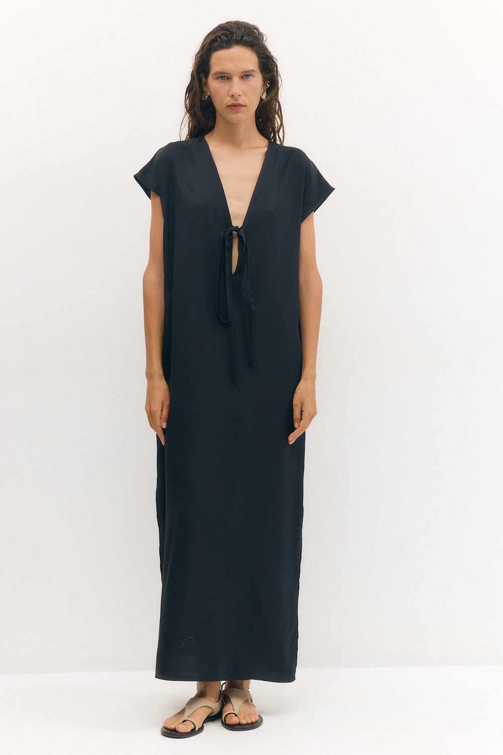 TIE V DRESS BLACK