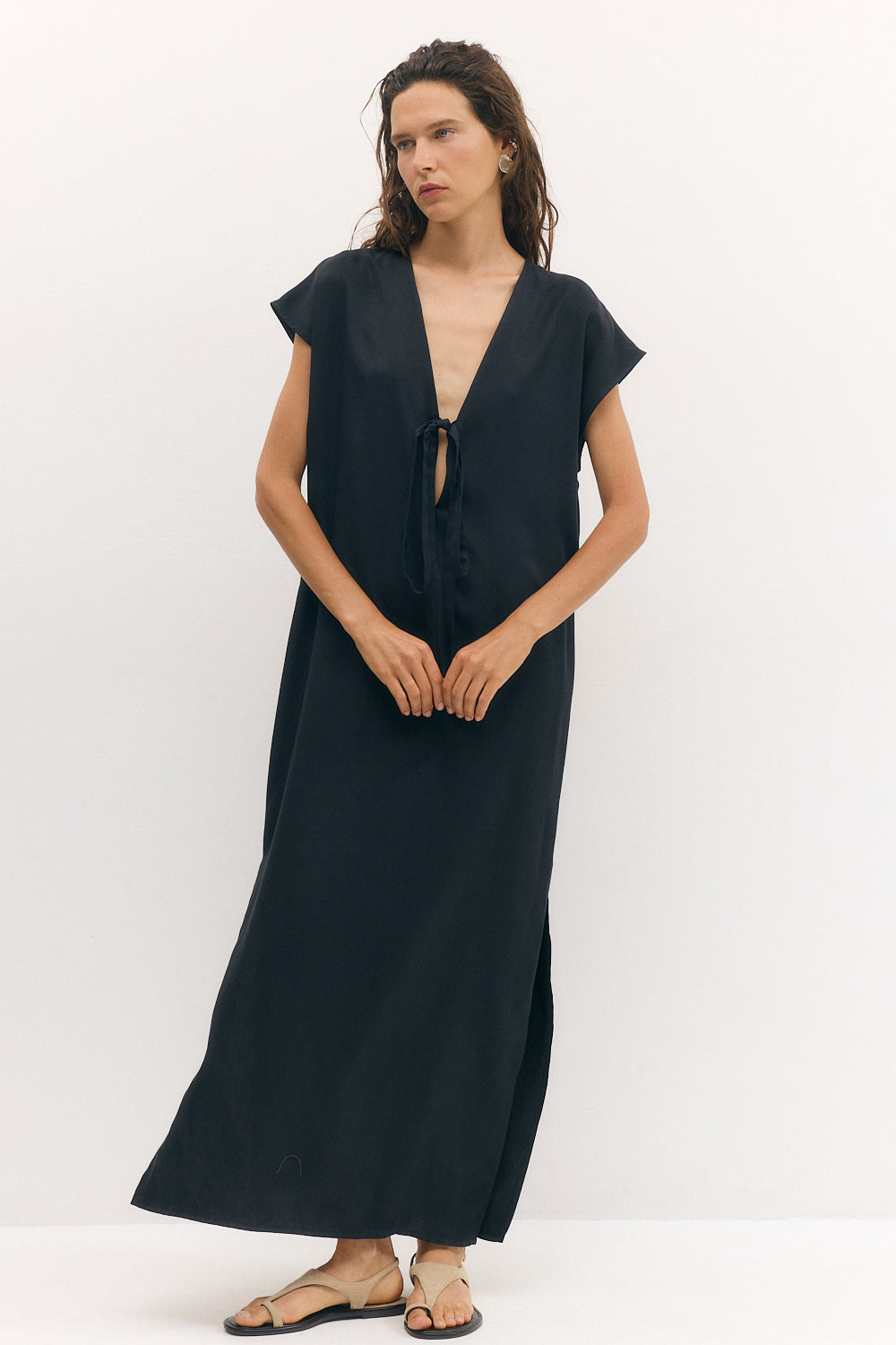 TIE V DRESS BLACK