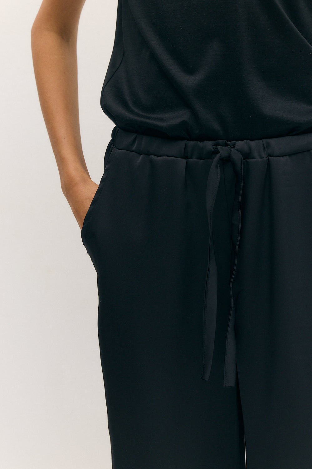 at ease Satin pants black